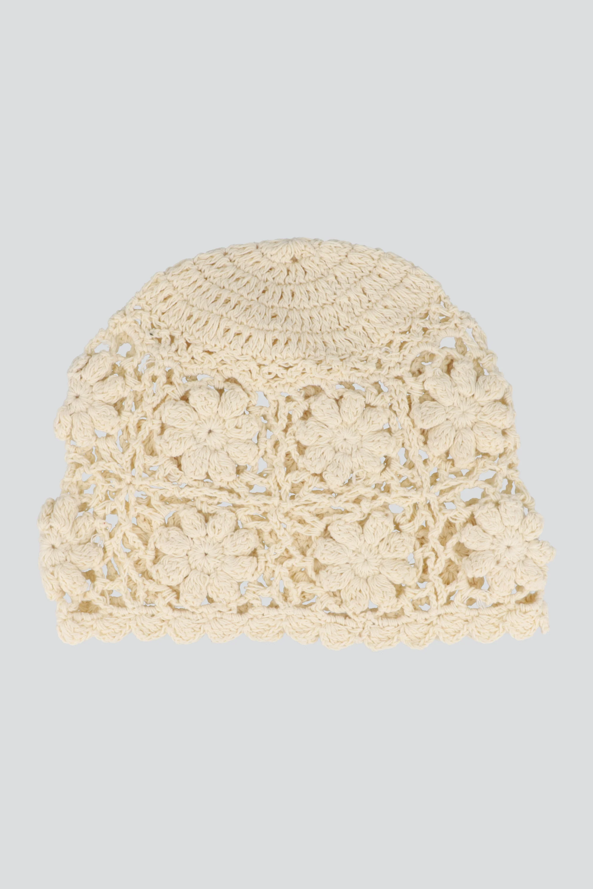 Beanie tejido flores 3d - Image 3
