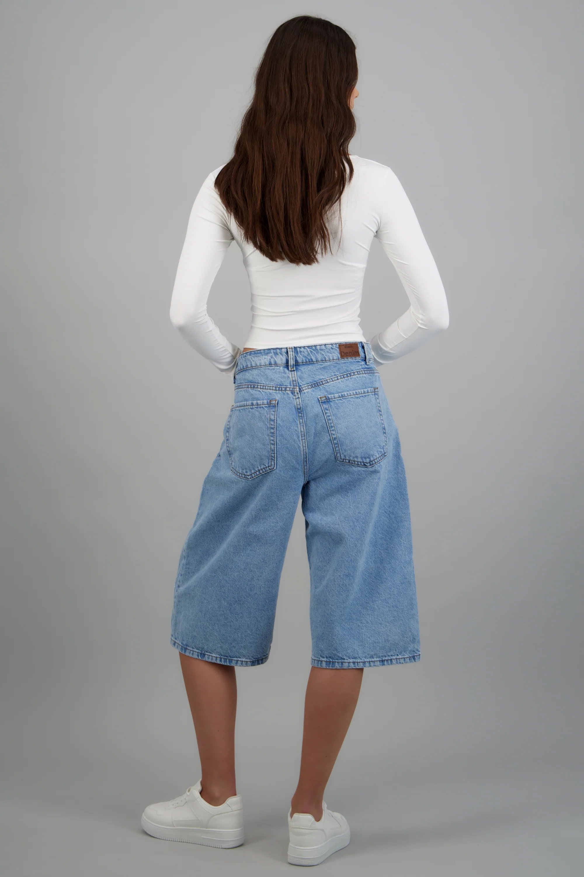 Bermuda denim estrellas bordadas - Image 4