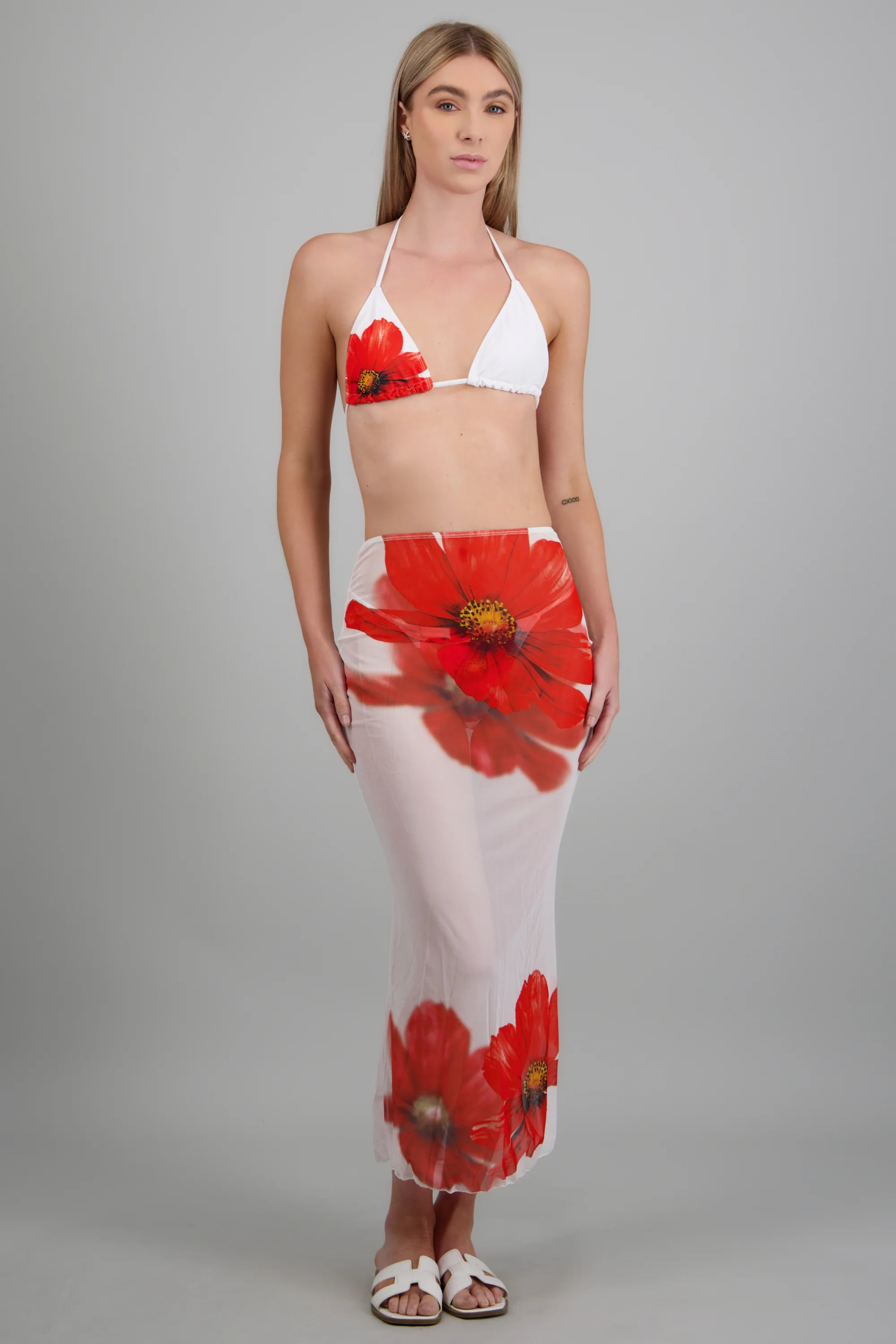 Bikini 3pz estampado flores falda maxi