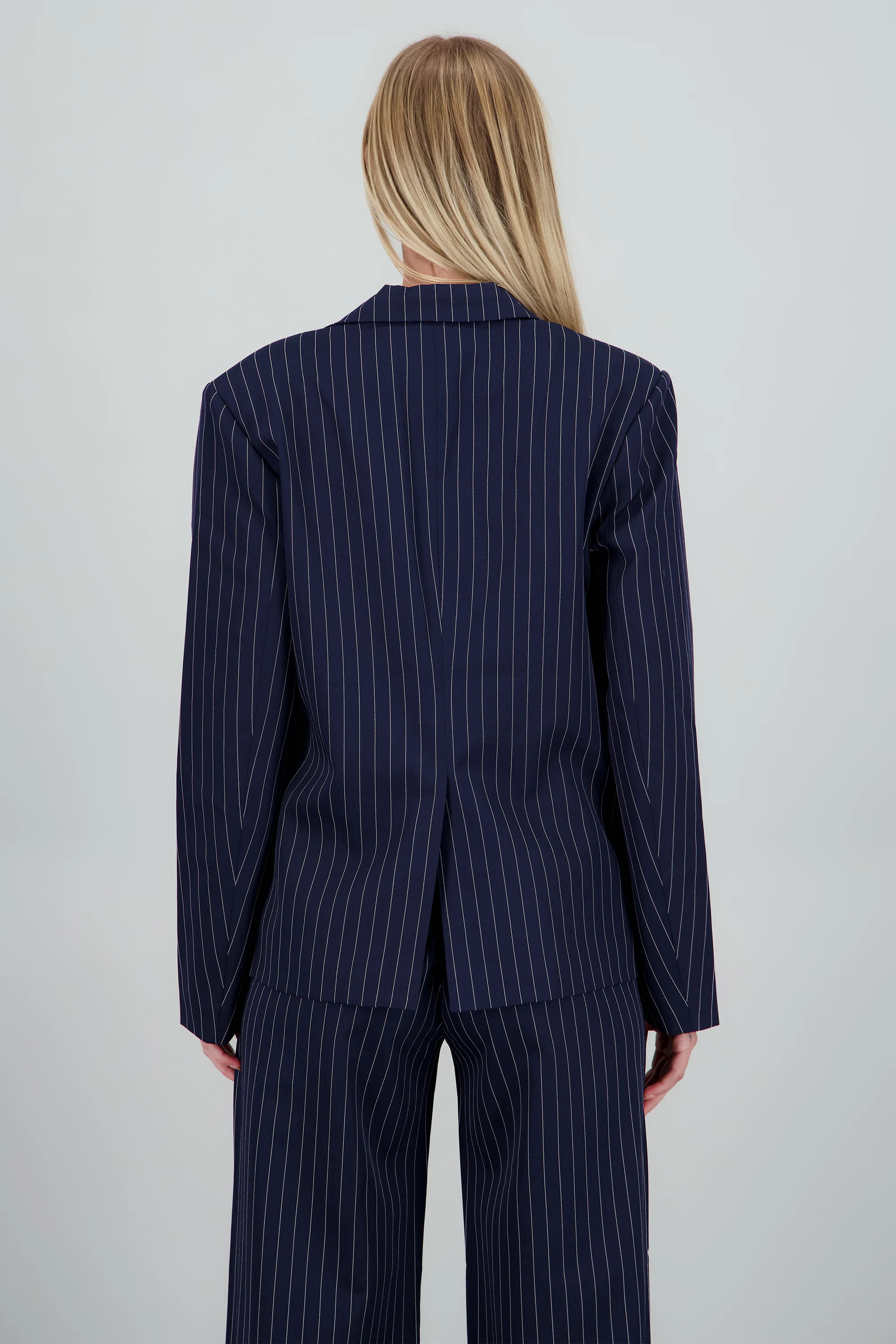 Blazer oversized de rayas - Image 4