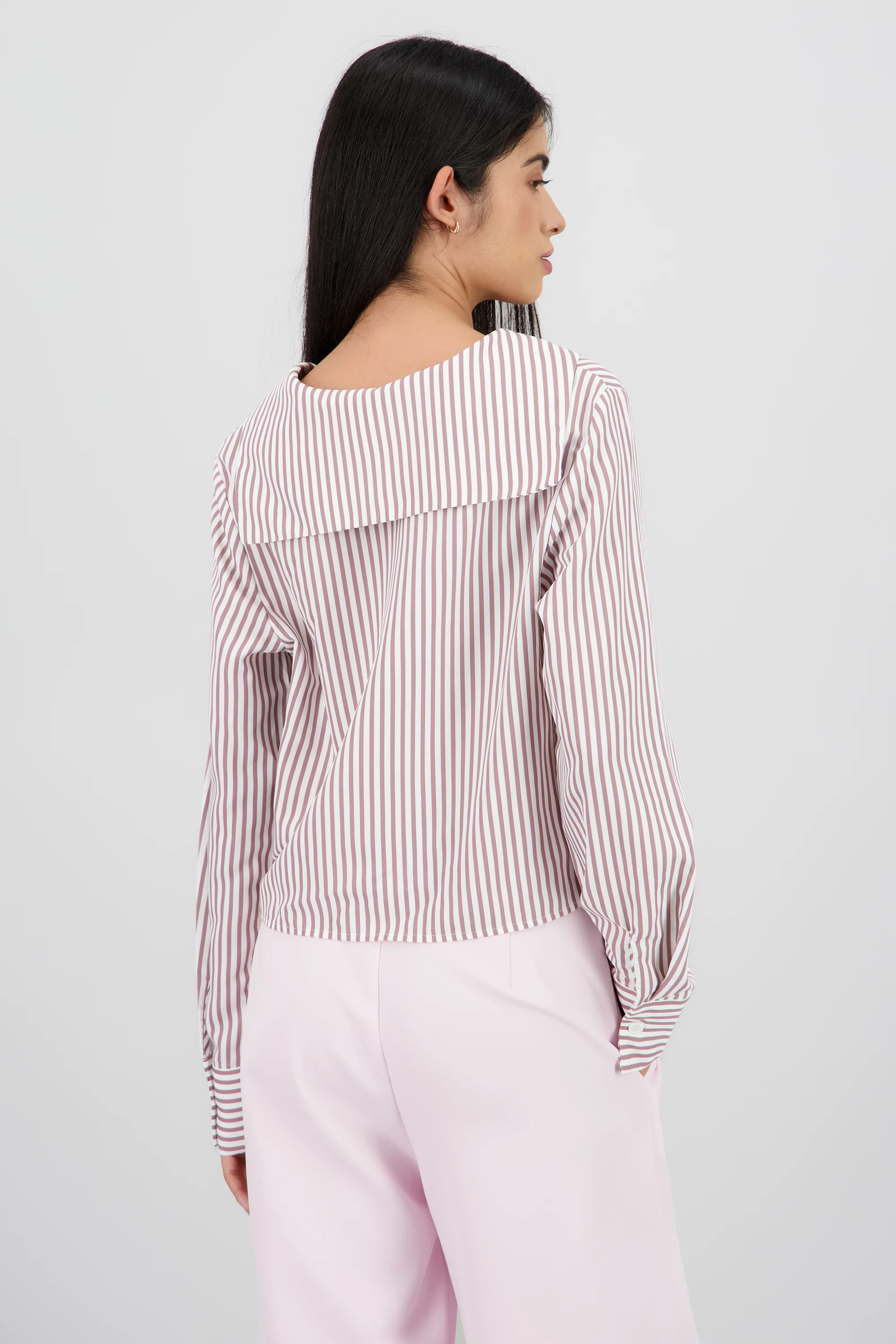 Blusa cuello bobo estampado rayas - Image 4