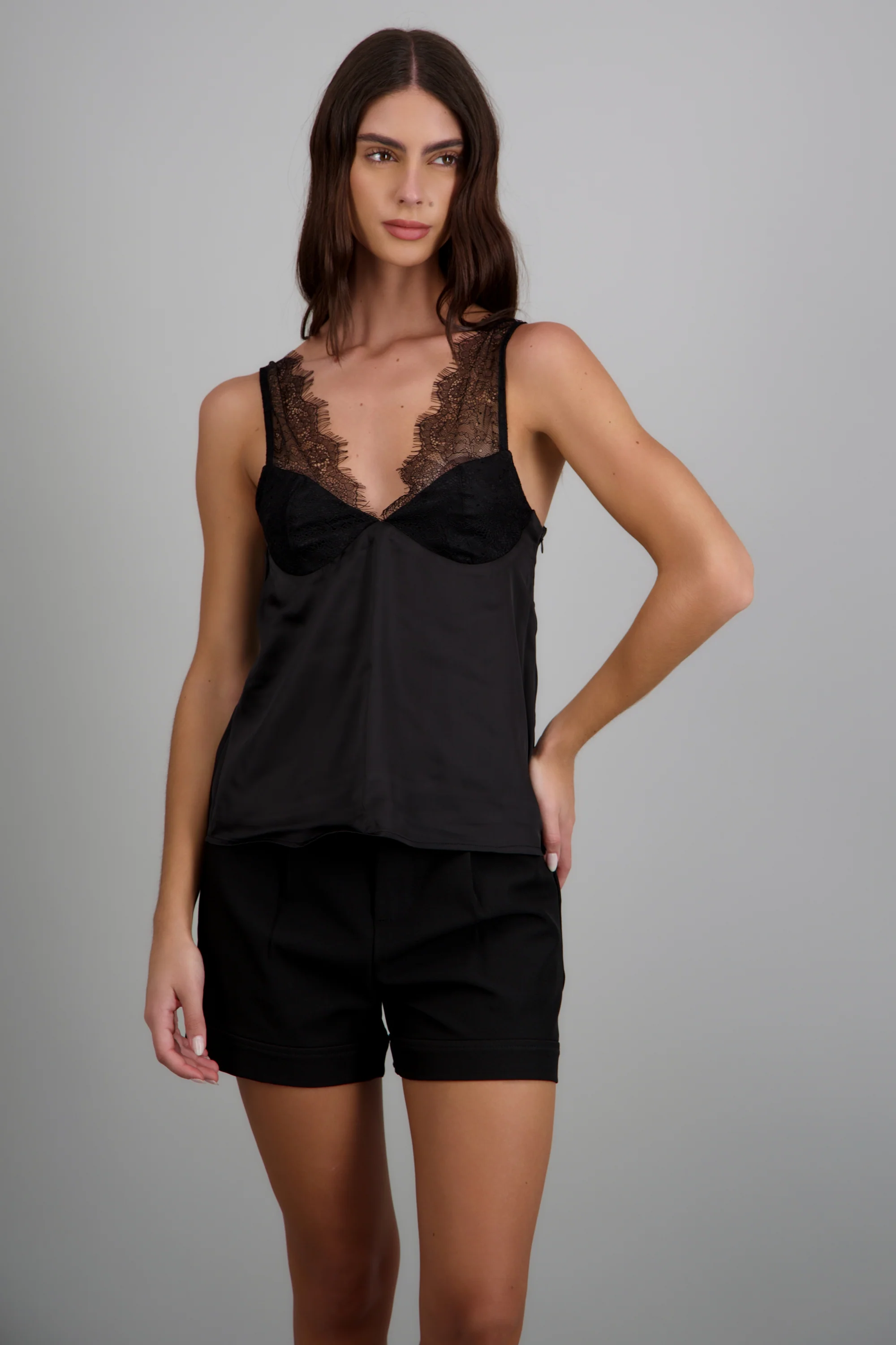 Blusa detalle encaje lisa