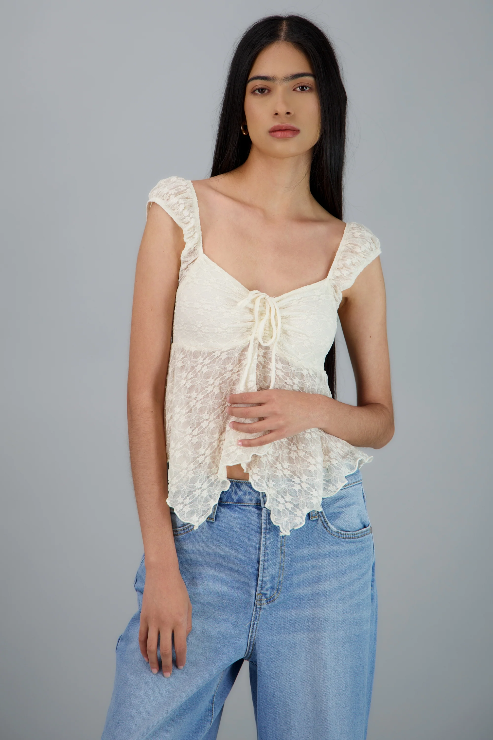 Blusa encaje asimetrica manga corta - Image 2
