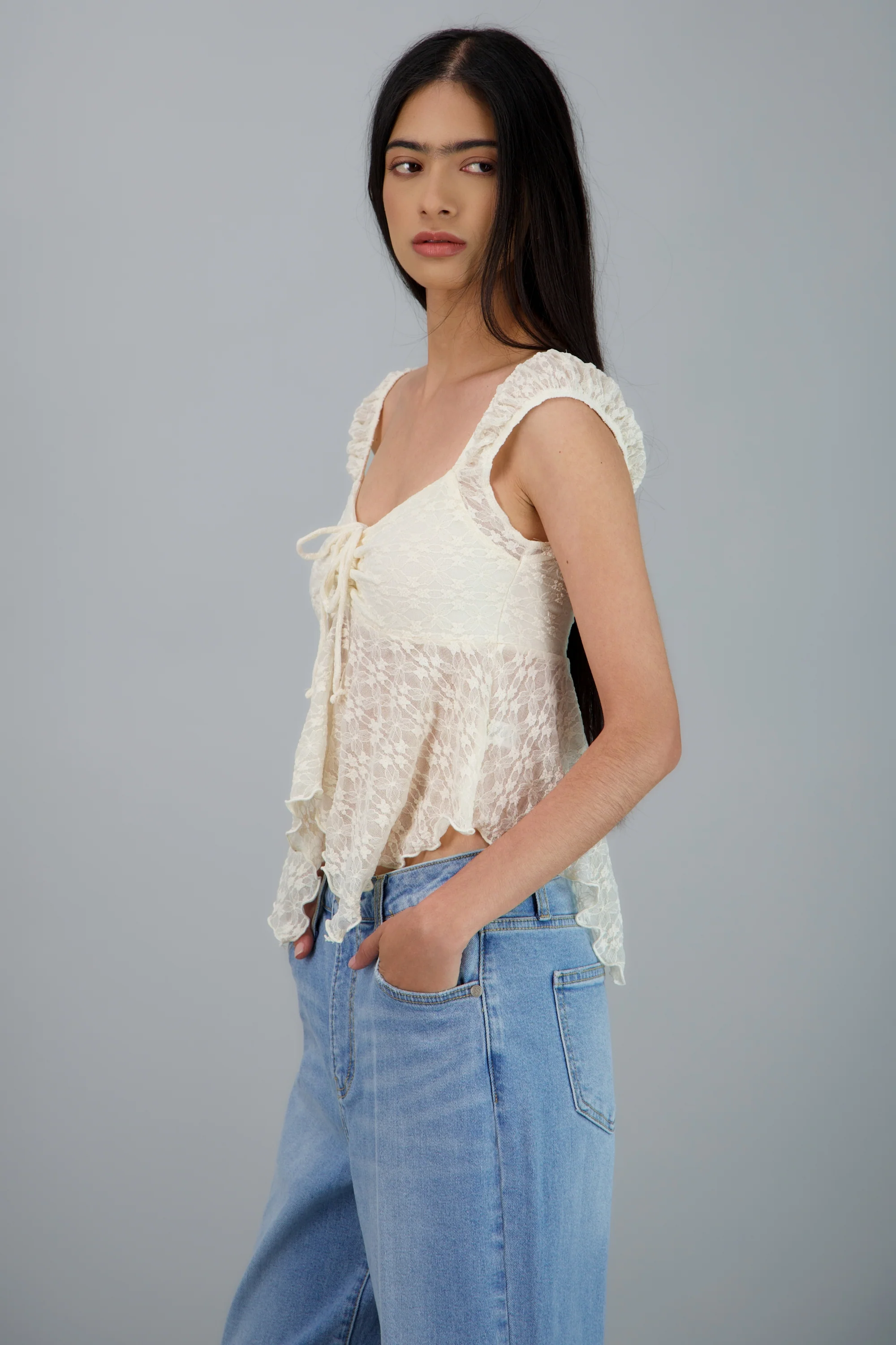 Blusa encaje asimetrica manga corta - Image 3