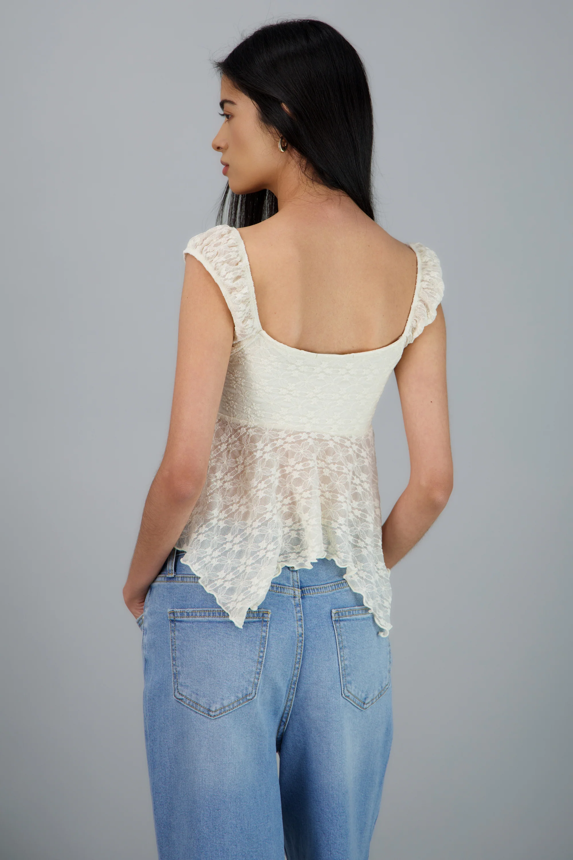 Blusa encaje asimetrica manga corta - Image 4