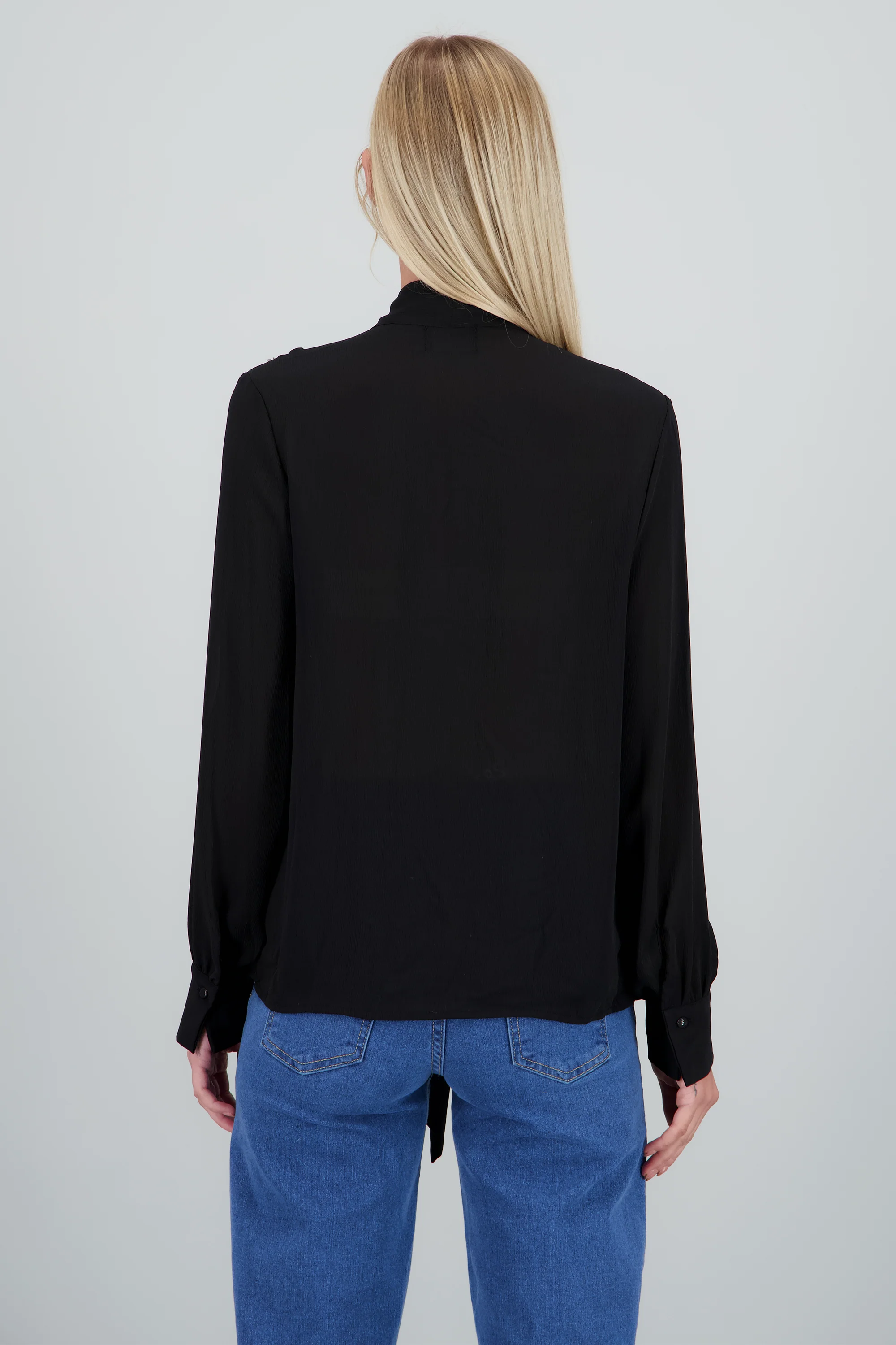 Blusa fluida detalle cuello - Image 4