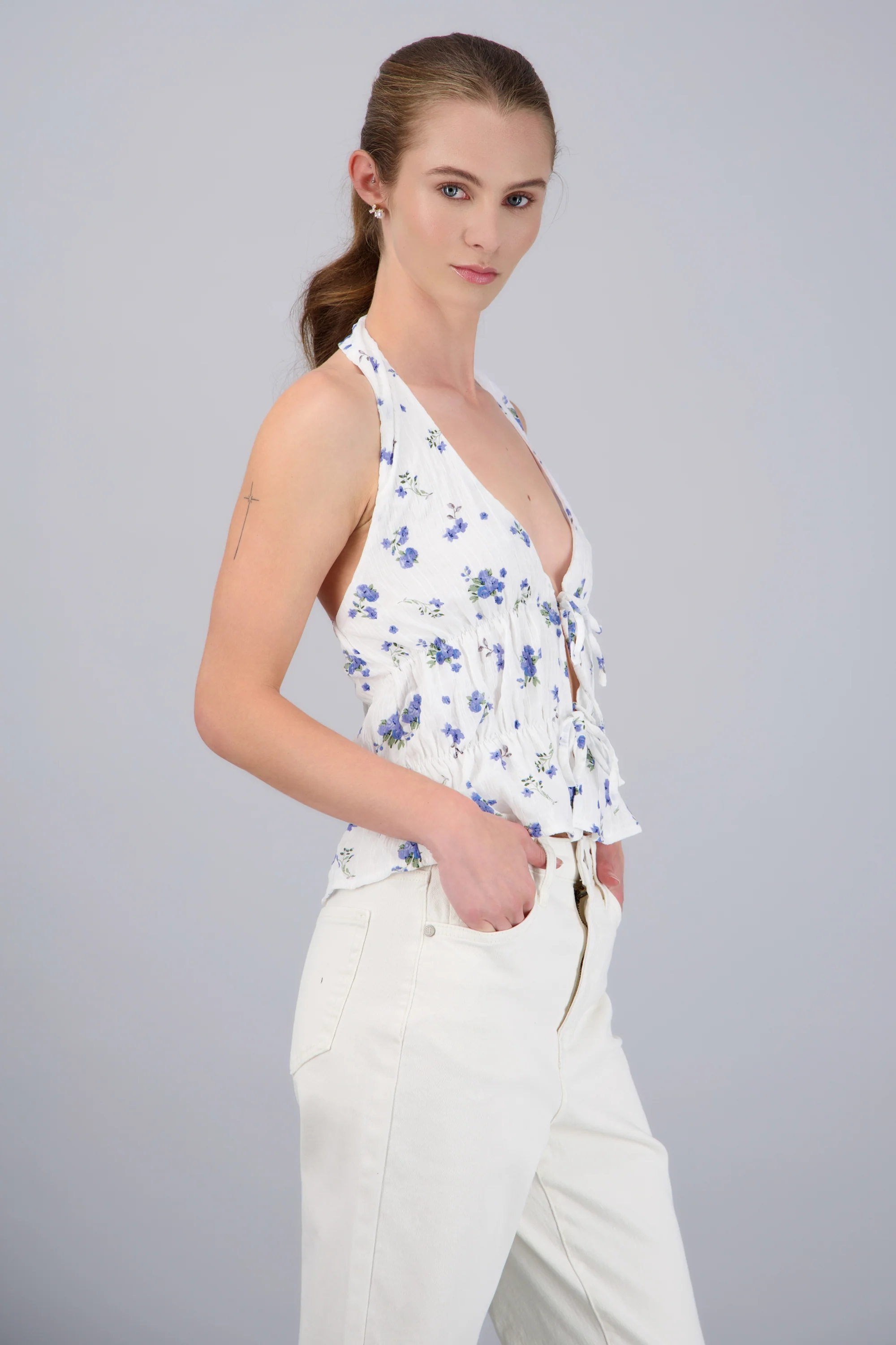 BLUSA HALTER FLORES C/MOÑOS - Image 2