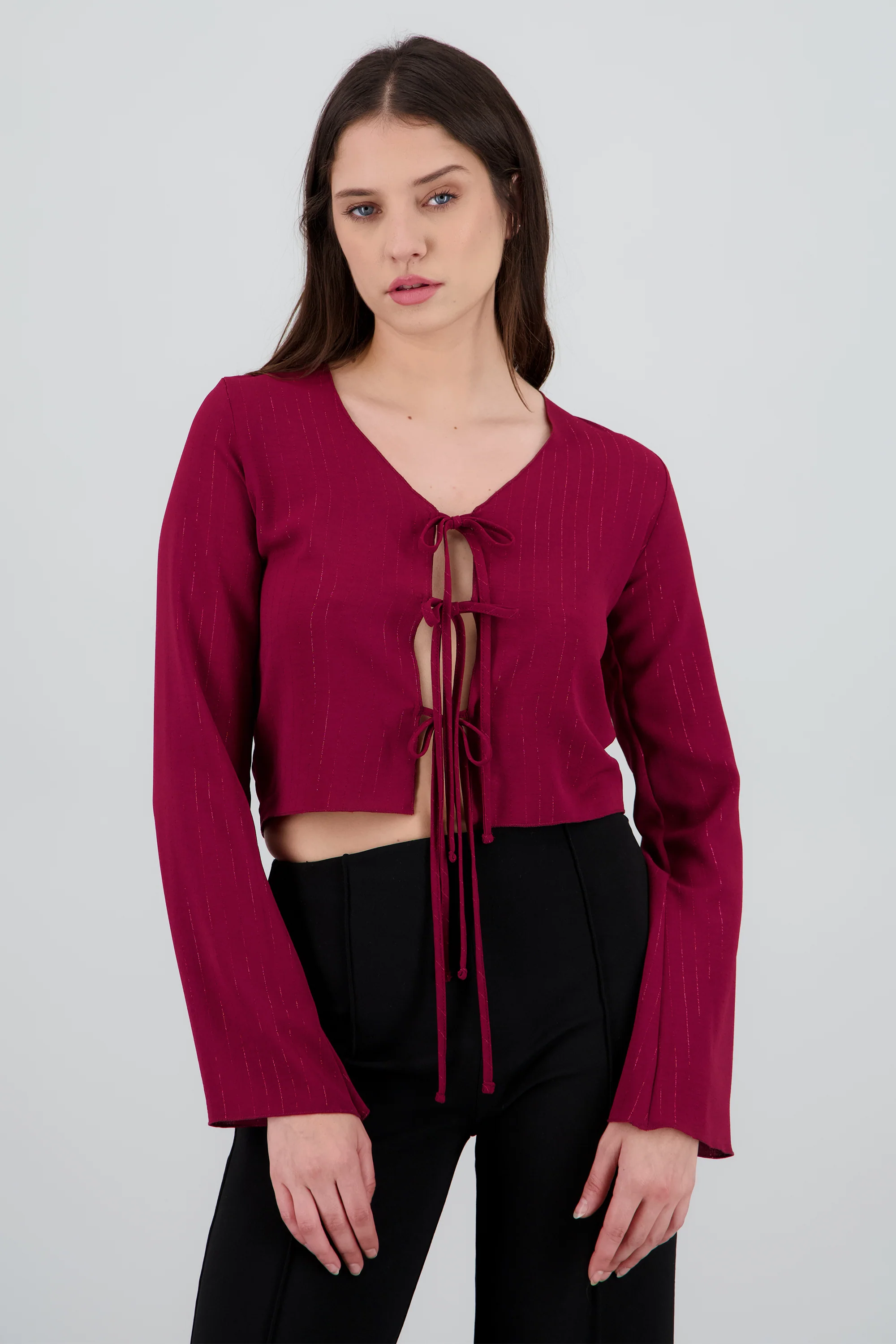 Blusa manga larga escote detalle moños
