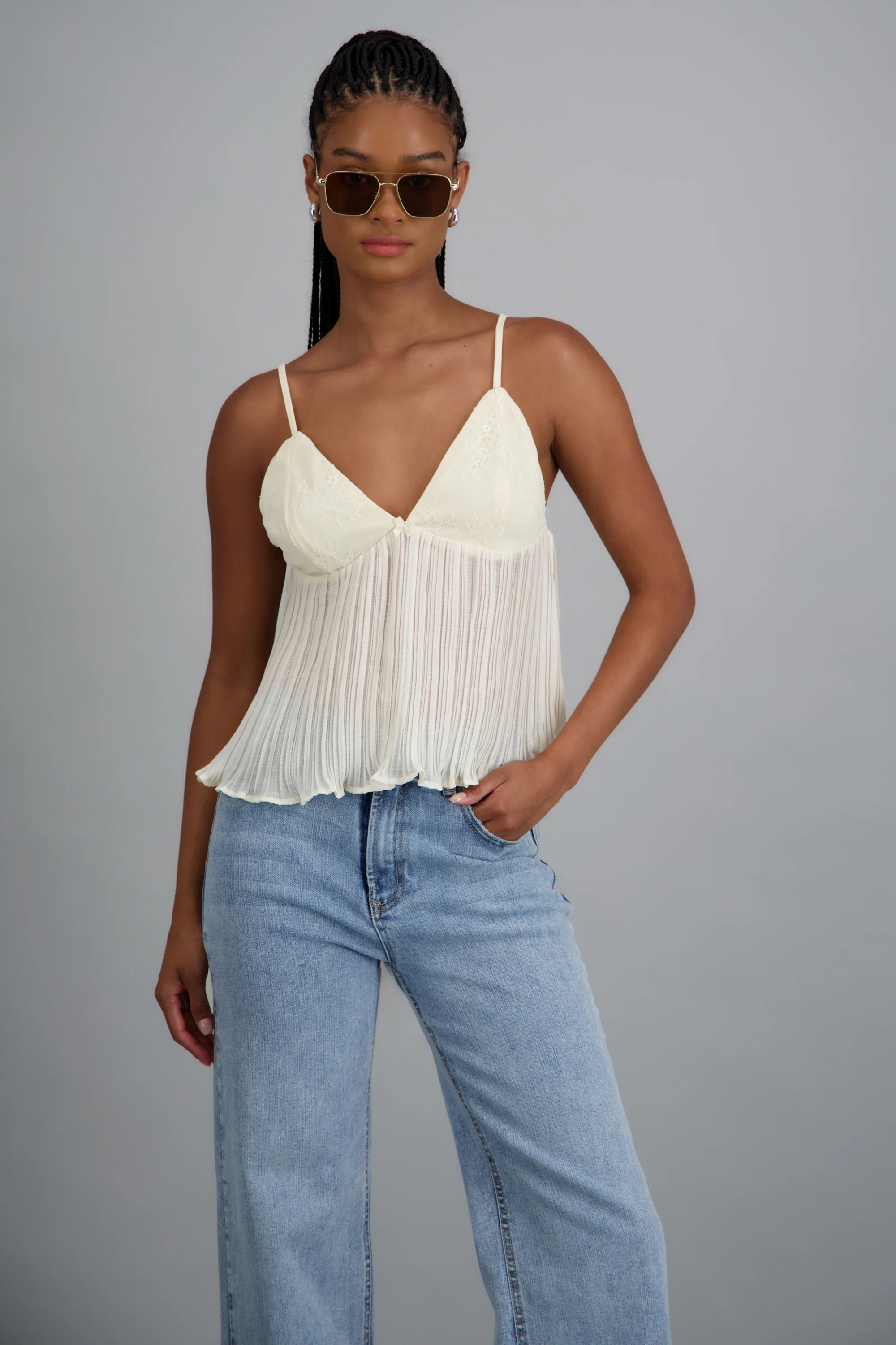 Blusa mini plisados detalle encaje - Image 4