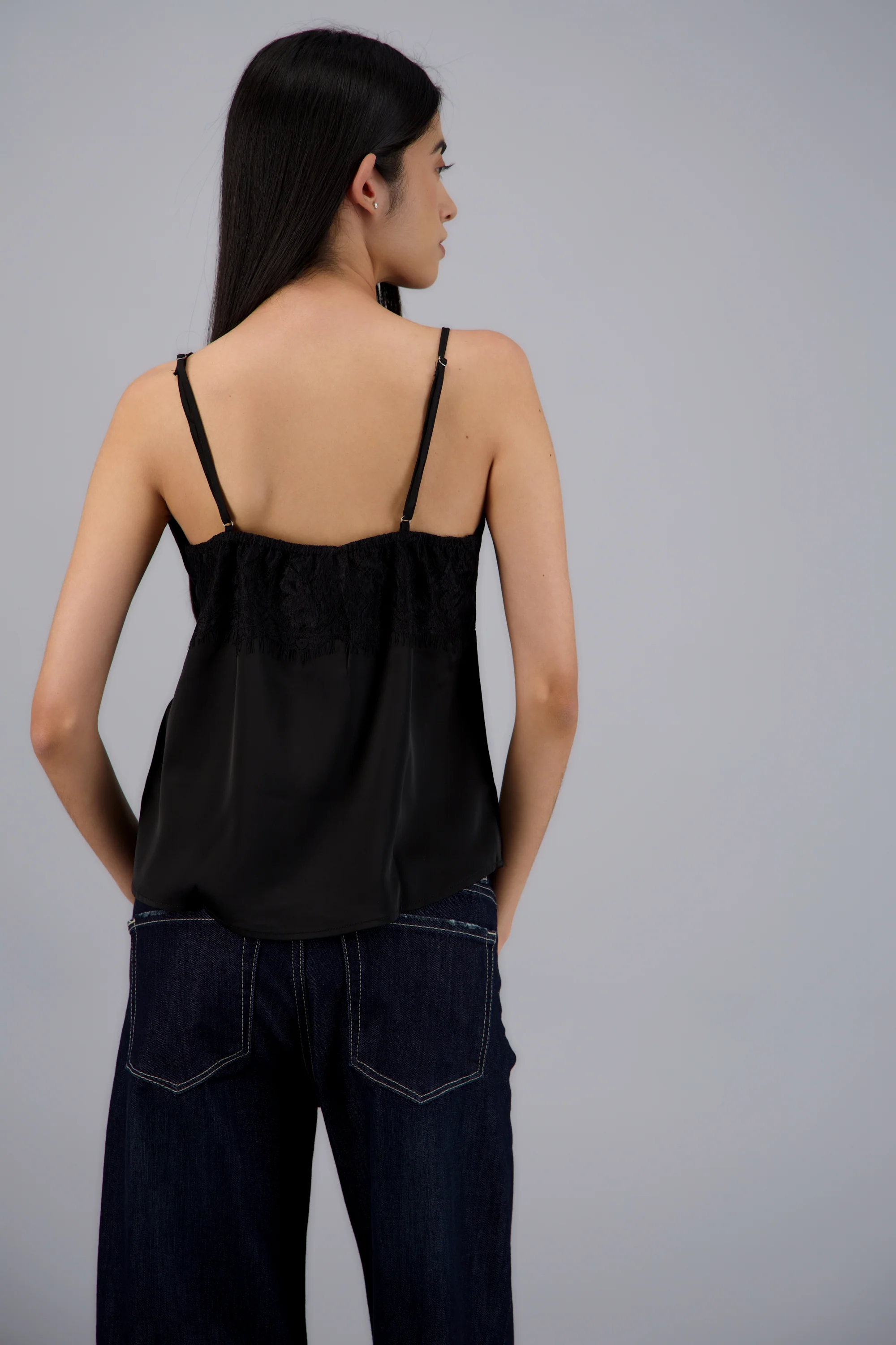 Blusa satin liso detalle encaje - Image 4