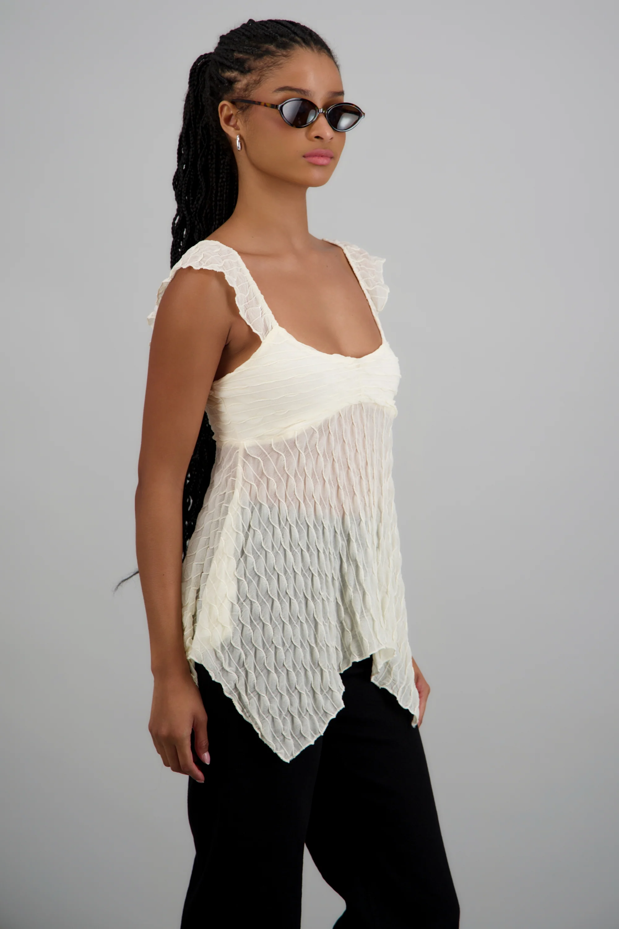 Blusa sin manga asimetrica con textura - Image 3