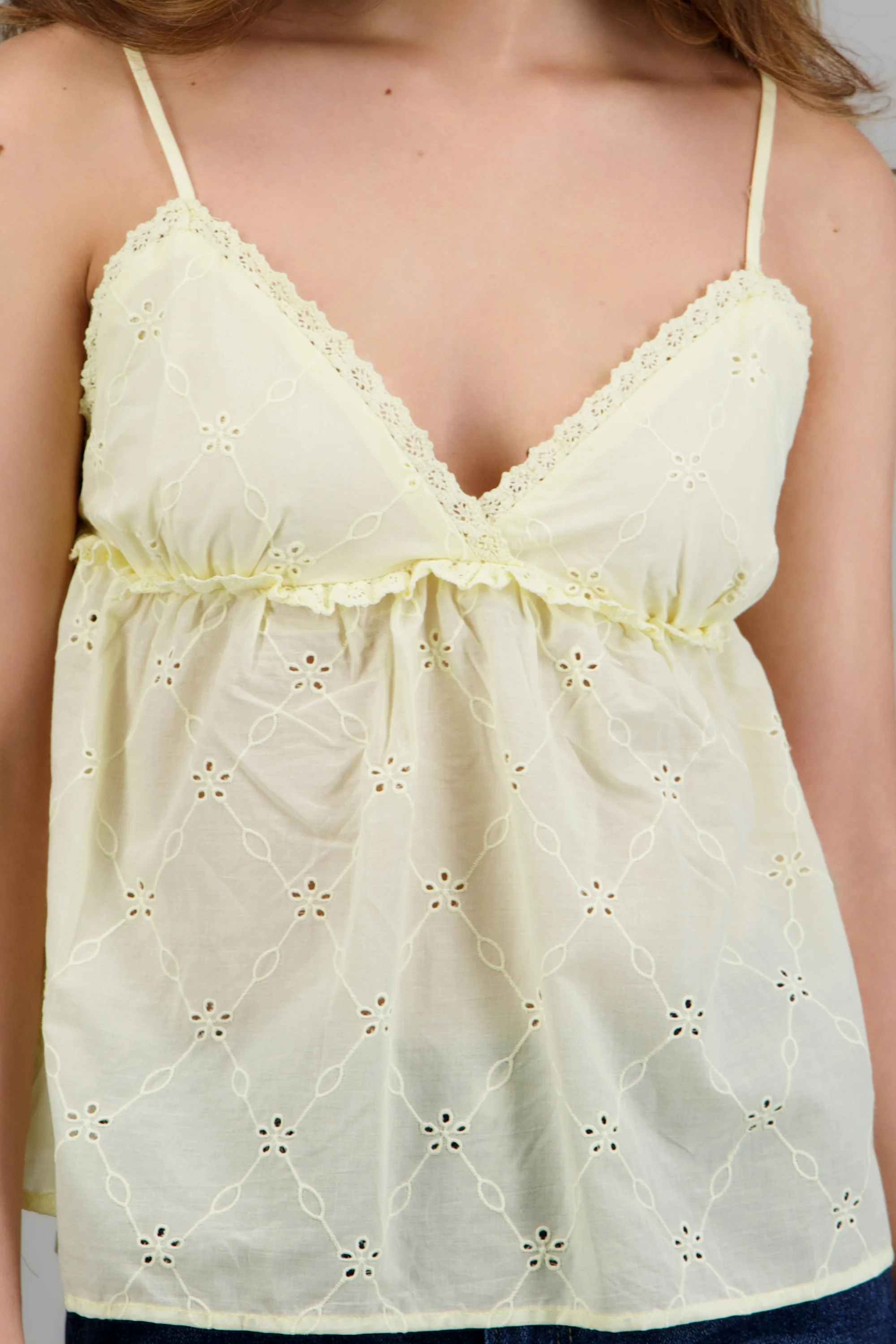 Blusa tirantes bordado flores - Image 5