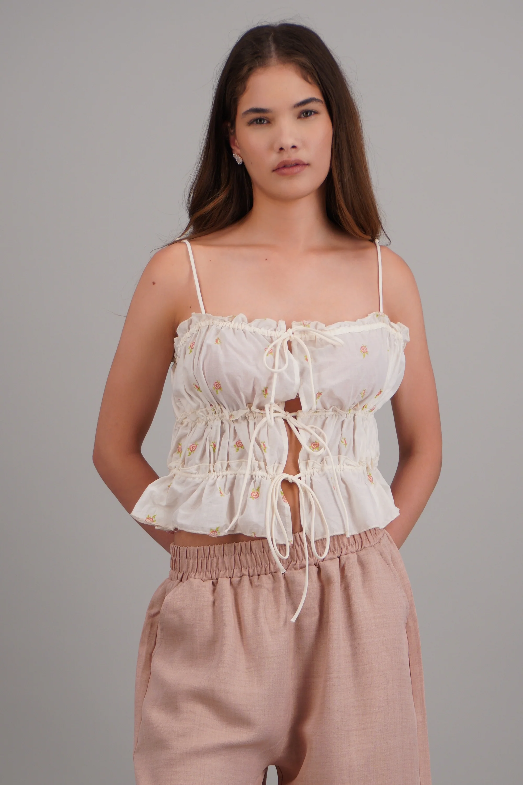 Blusa tirantes bordado flores