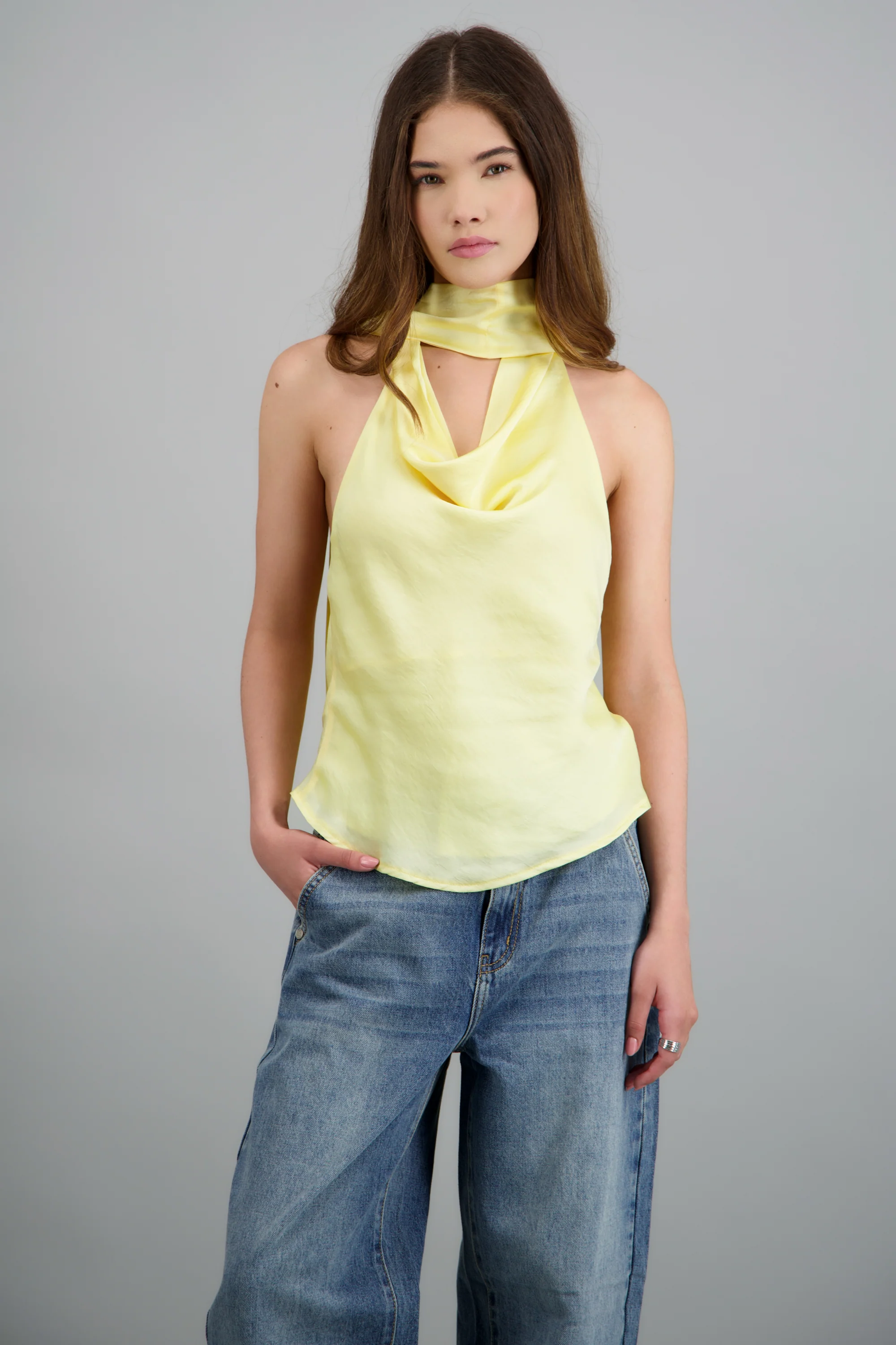 Blusa halter detalle bufanda