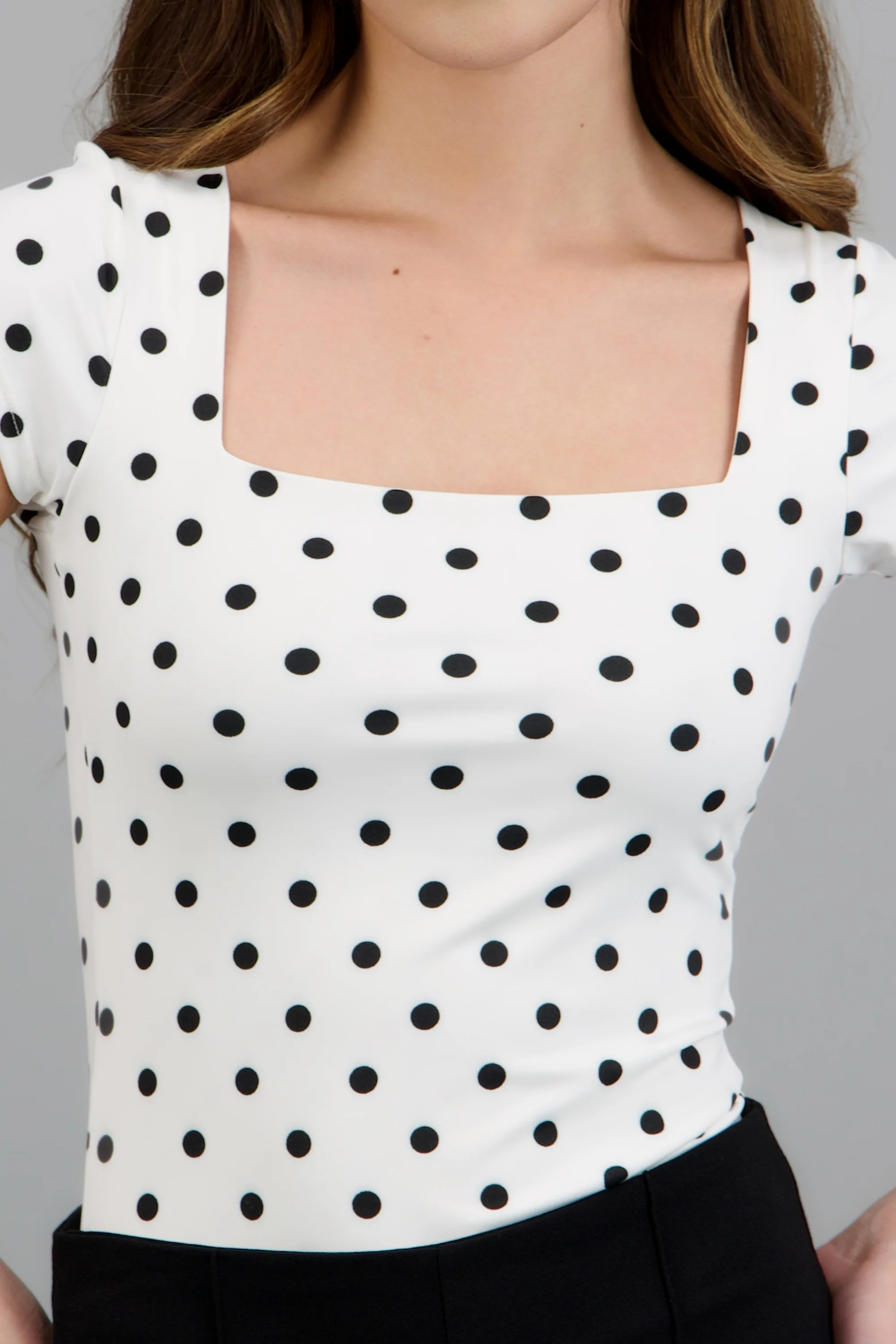 Body escote cuadrado manga corta polka dots - Image 5