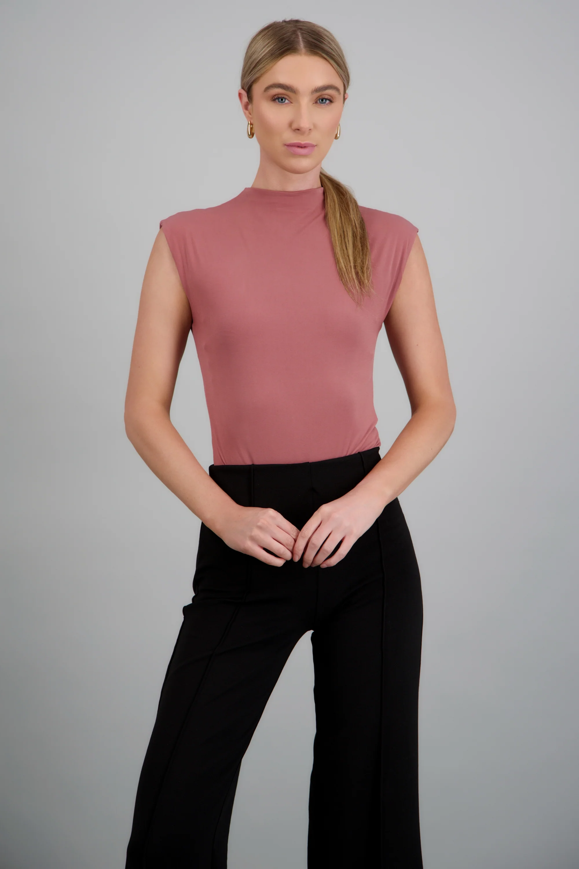 Bodysuit cuello semi alto sin mangas