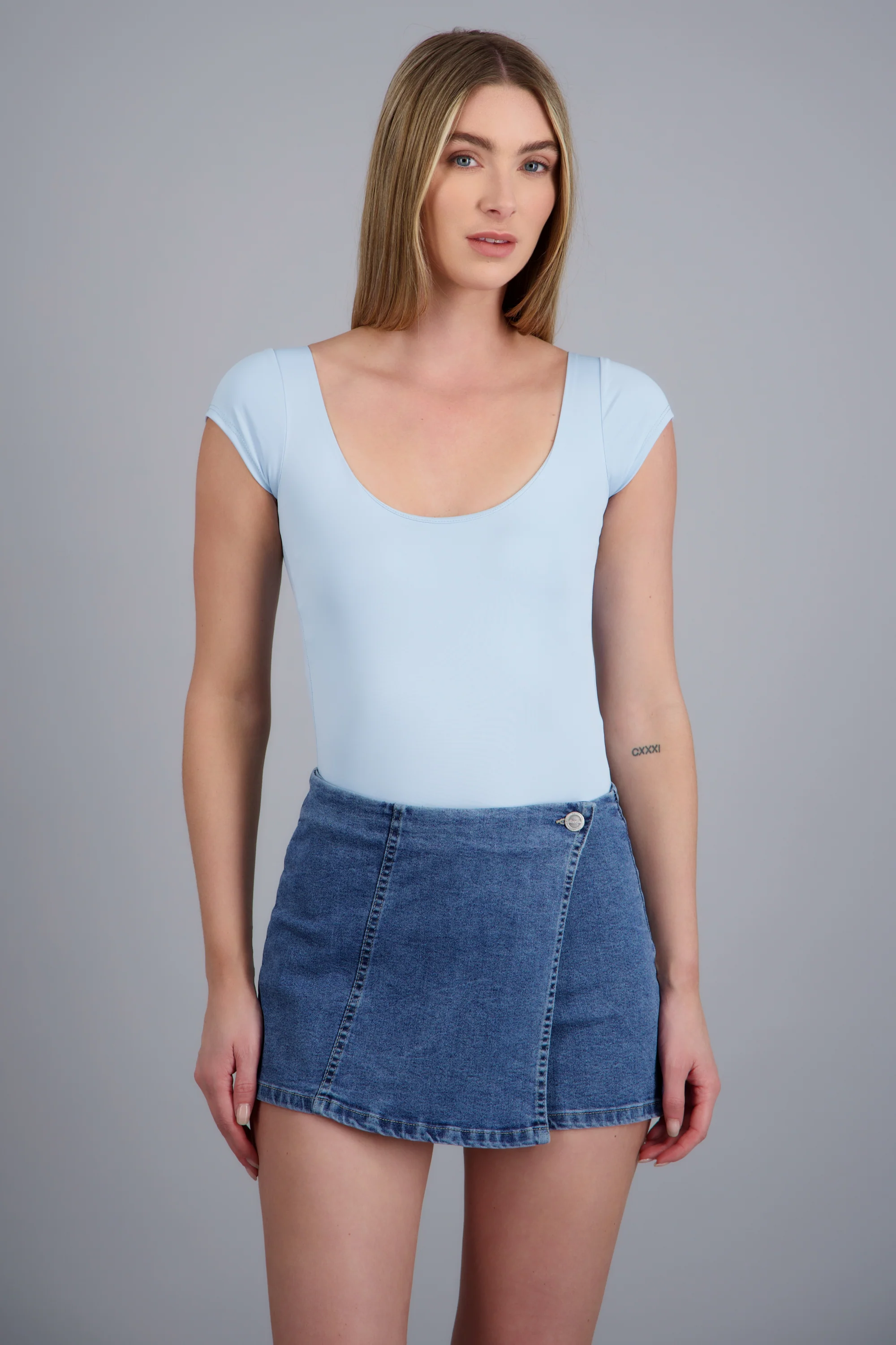 Bodysuit escote redondo manga corta liso