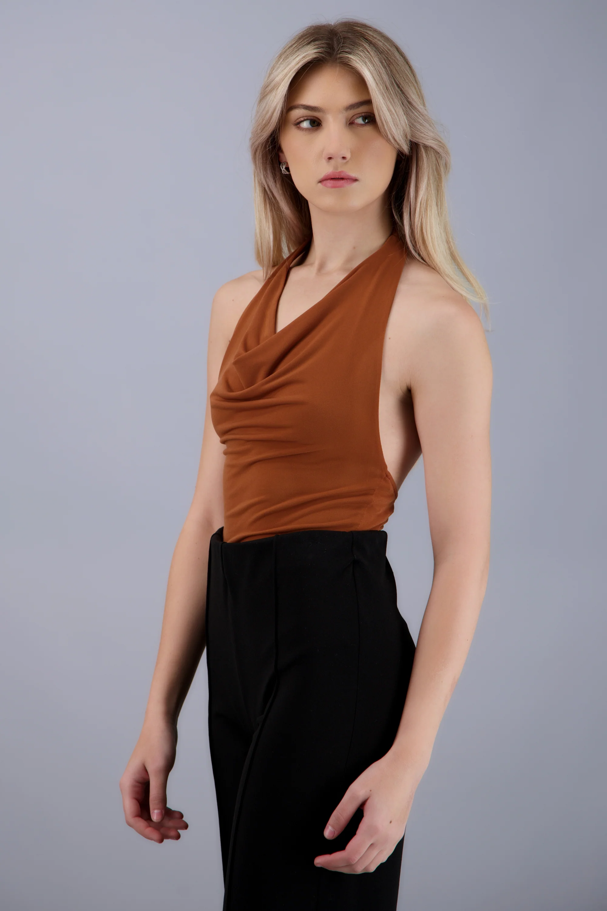 BODYSUIT HALTER ESCOTE CASCADA DRAPEADO - Image 2