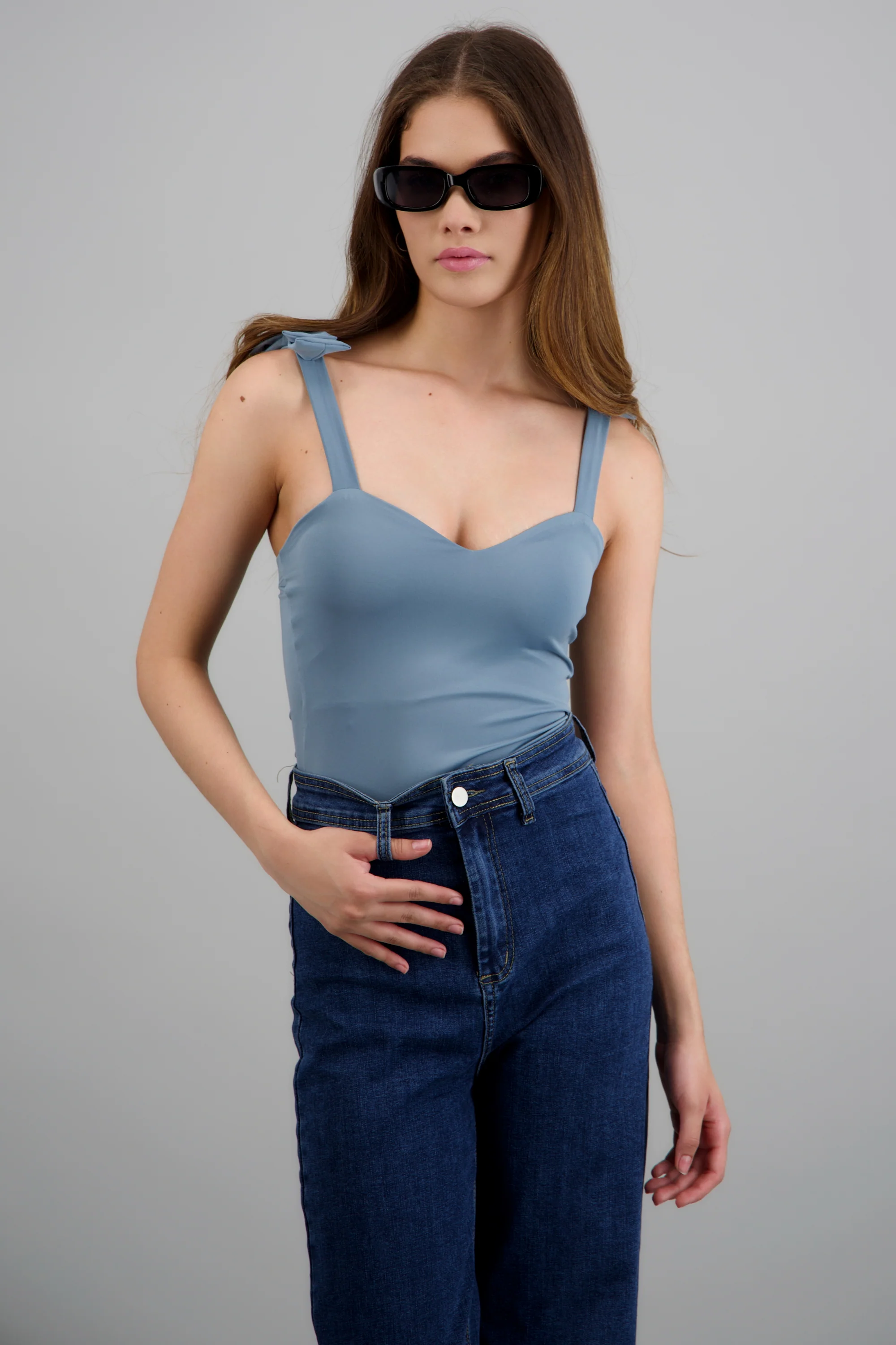 BODYSUIT LISO C/TIRANTE MOÑOS HYPSTERS
