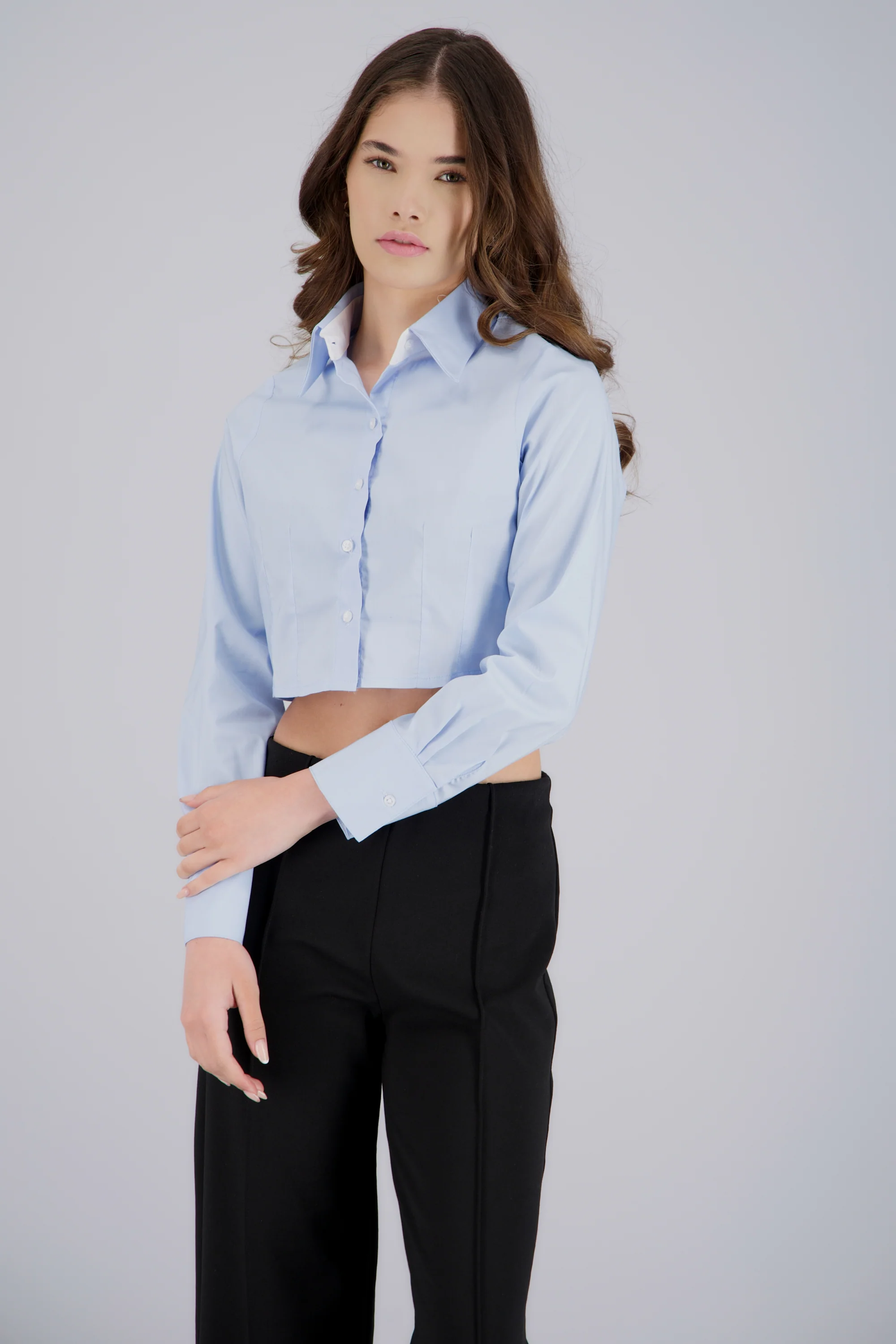 Camisa crop manga larga lisa - Image 3