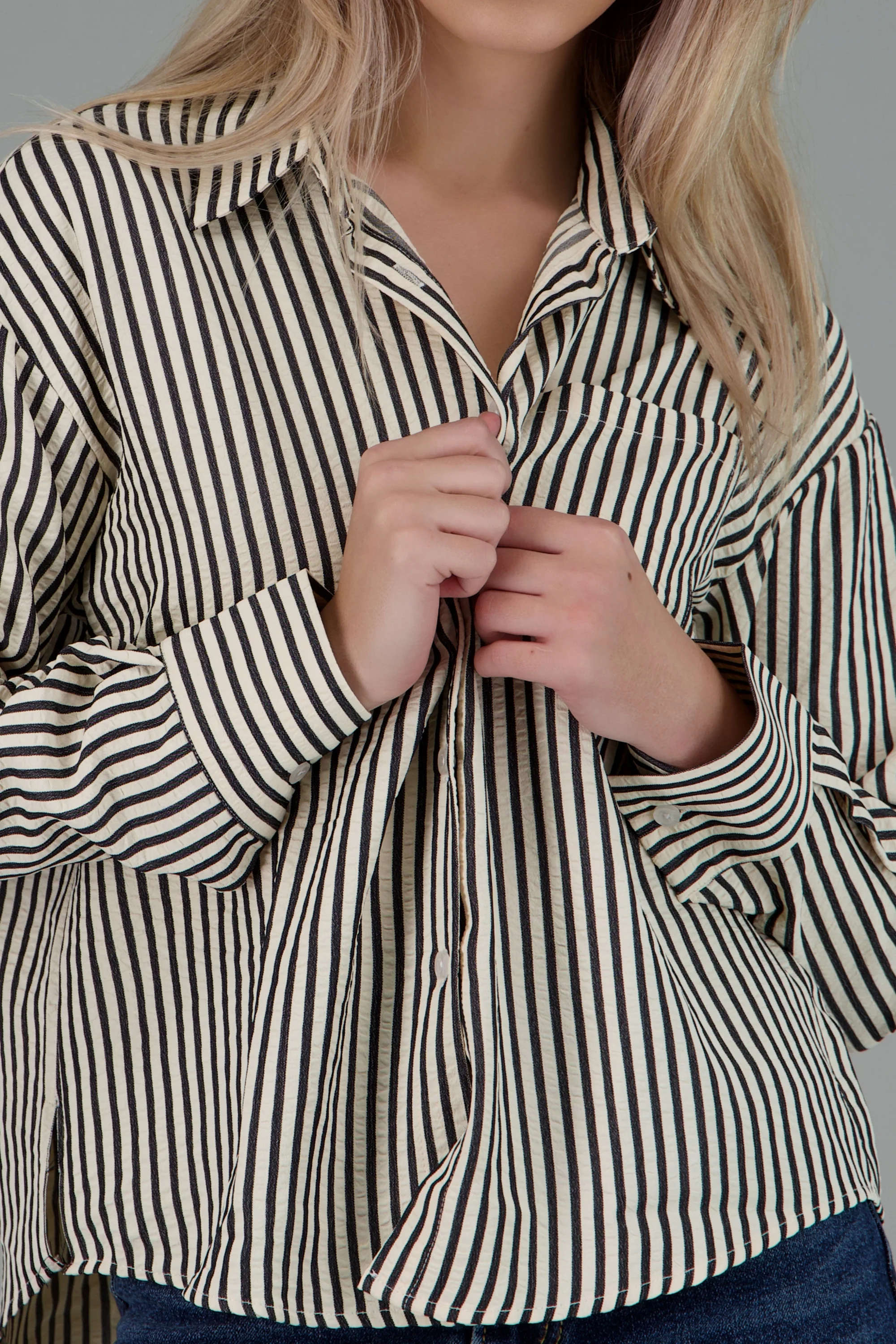 Camisa rayada texturizada - Image 2