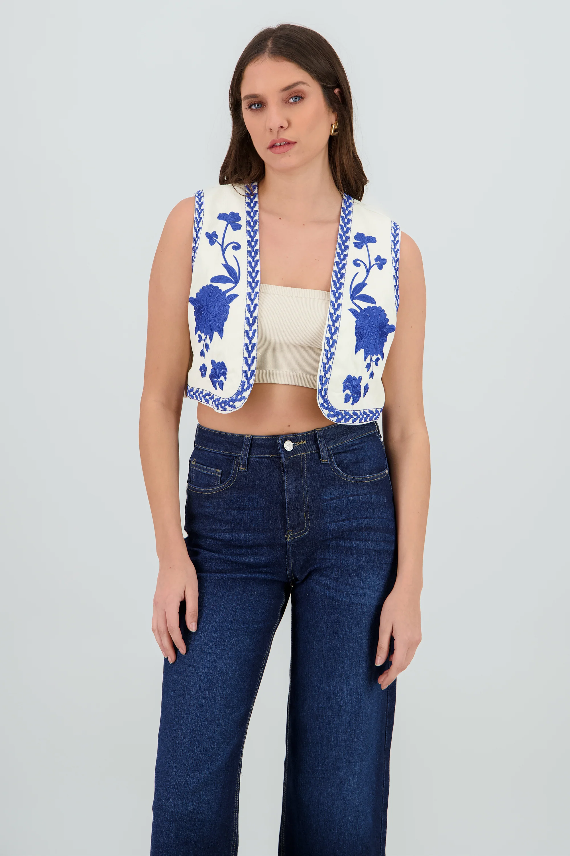 Chaleco crop detalle bordado