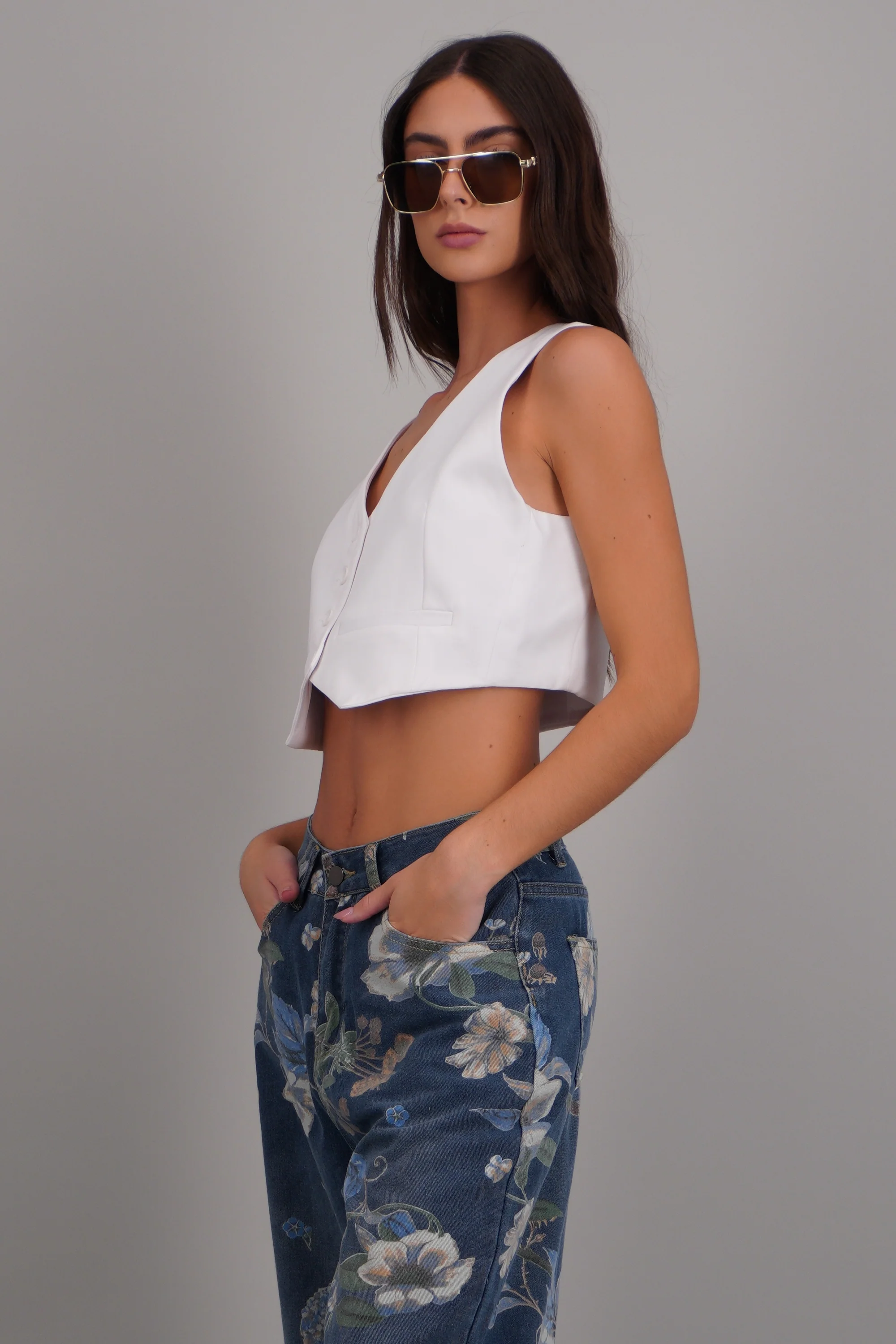 Chaleco crop detalle botones - Image 2