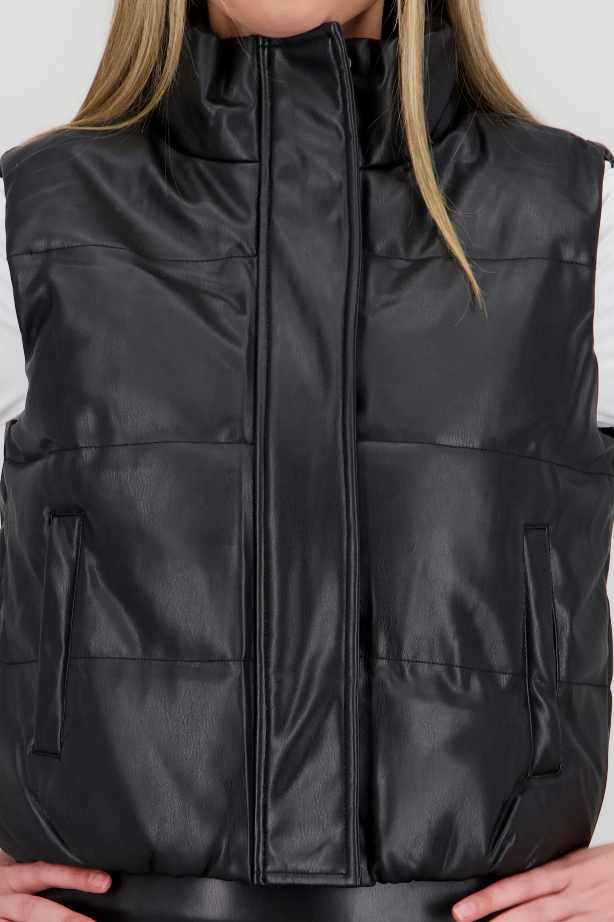 Chaleco puffer con peluche en cuello - Image 5