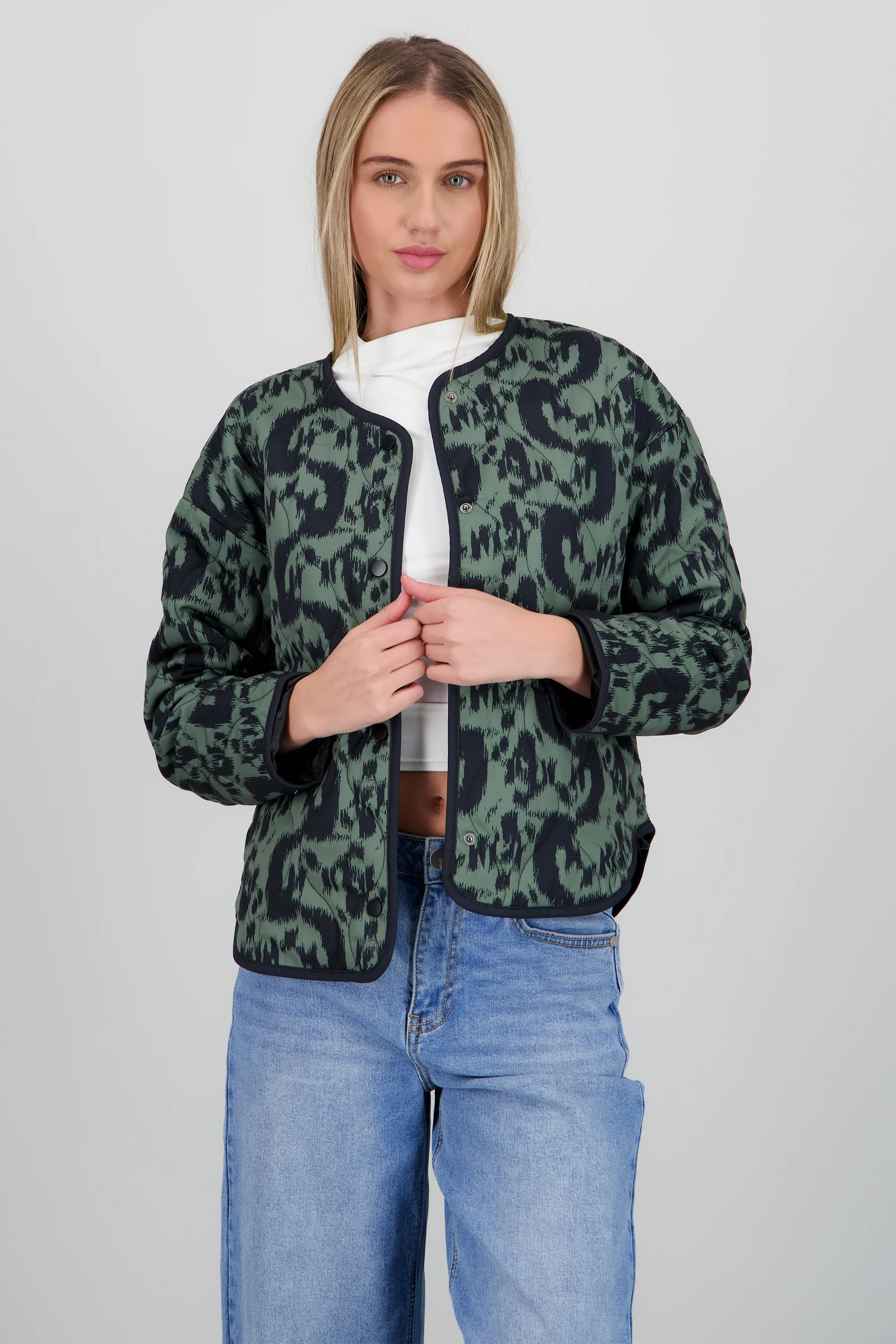 Chamarra capitonada estampado geometrico