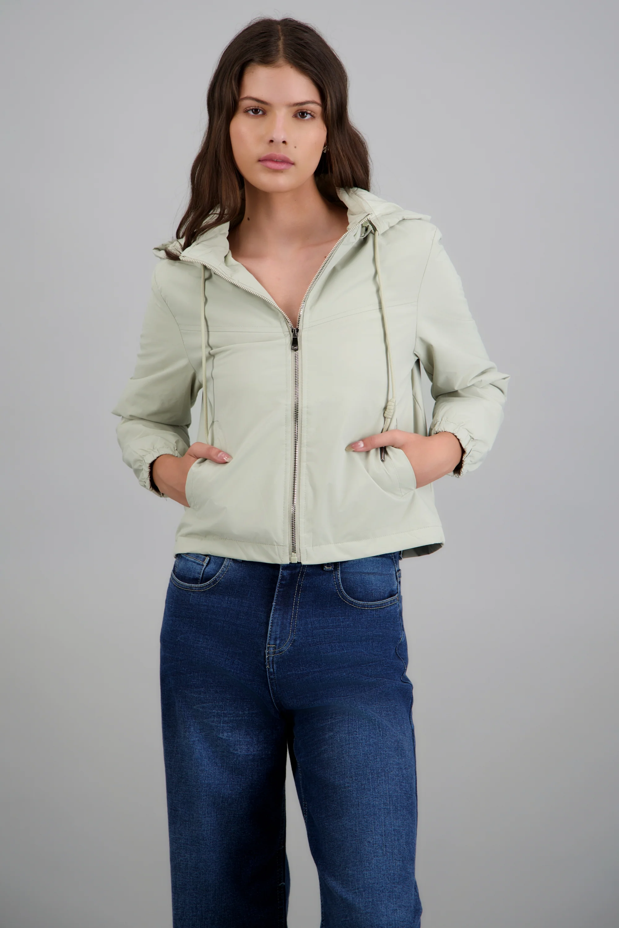 Chamarra corta impermeable capucha - Image 2
