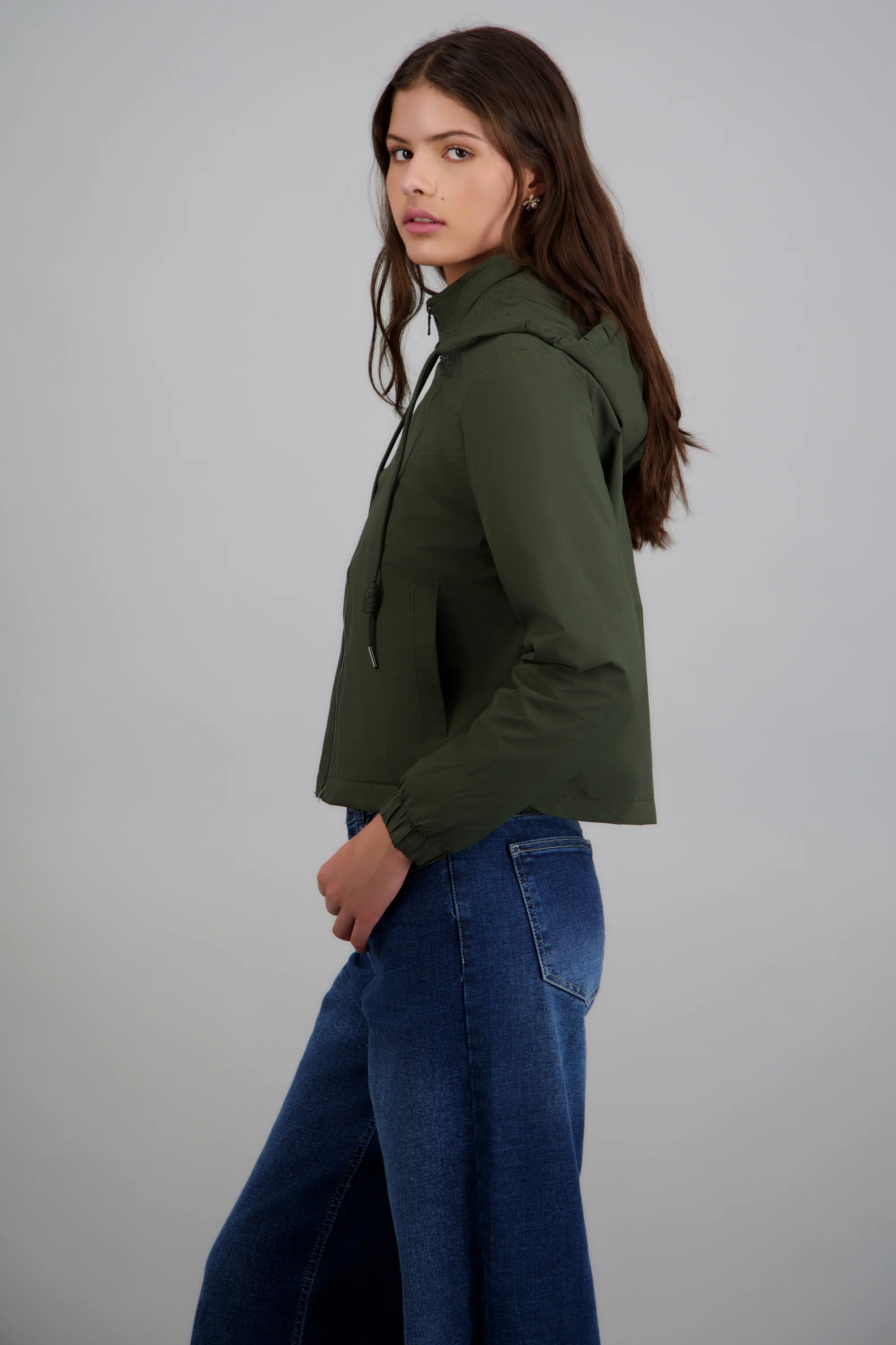 Chamarra corta impermeable capucha - Image 3