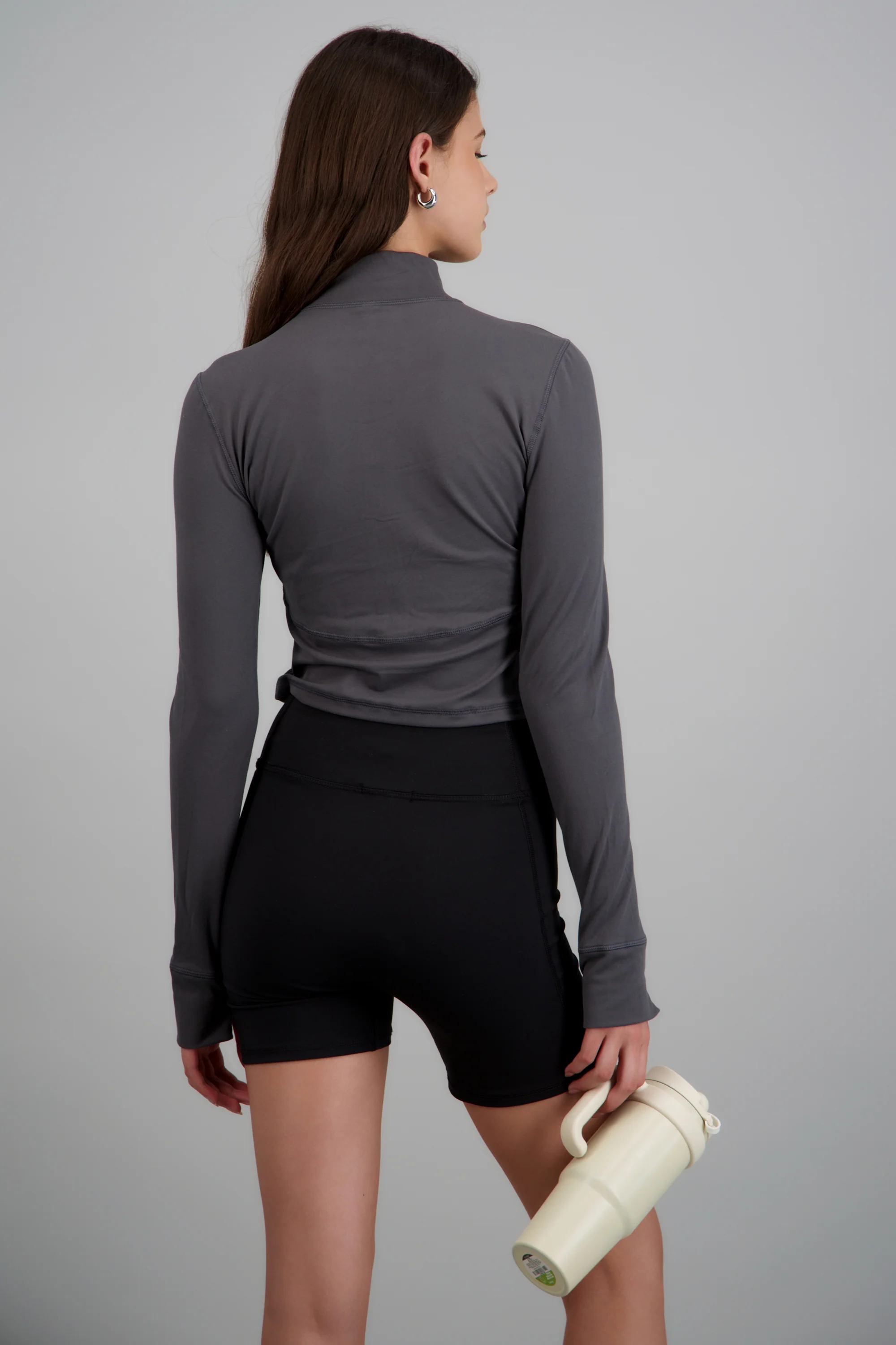 Chamarra deportiva con bolsas - Image 4