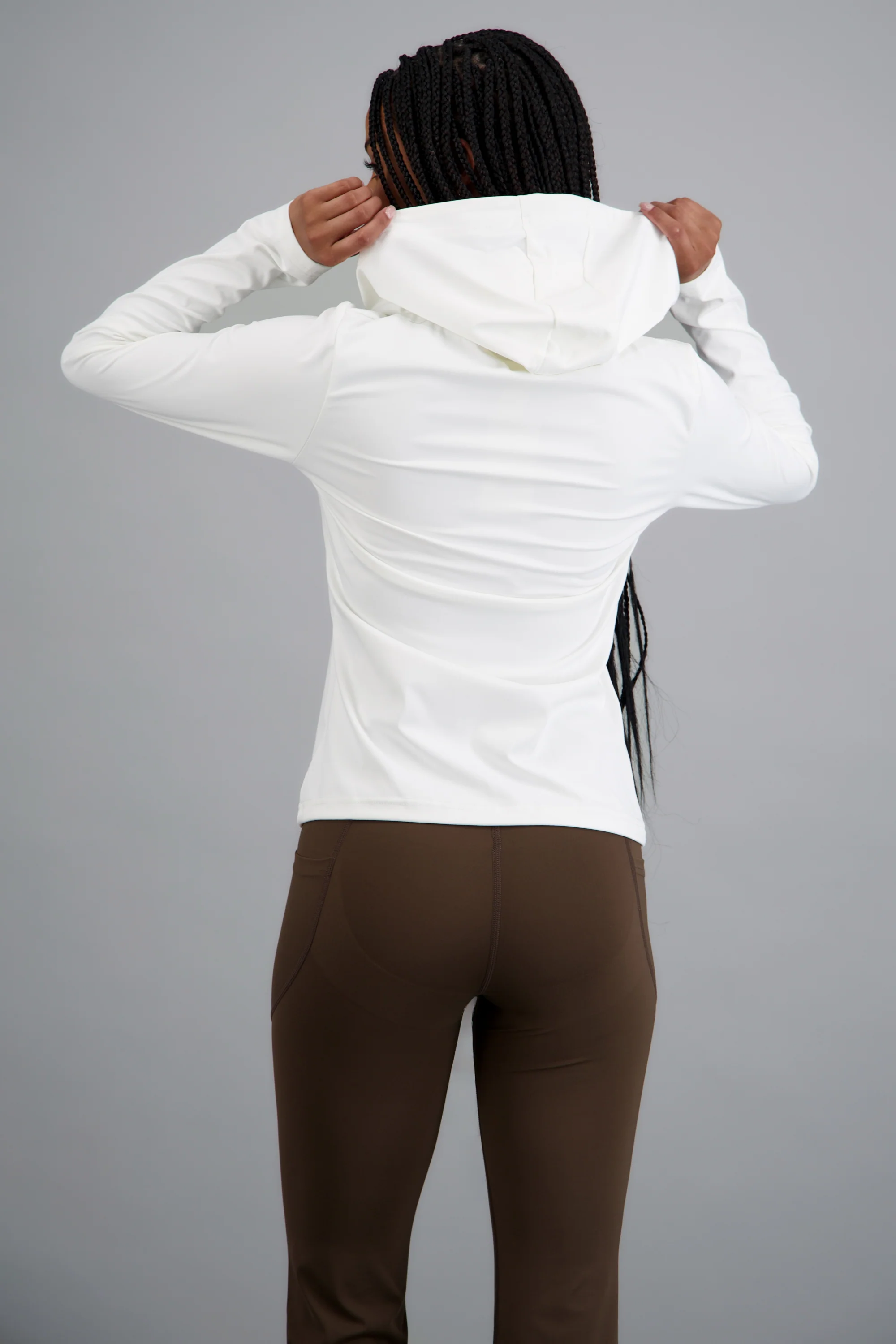Chamarra deportiva con gorro - Image 4