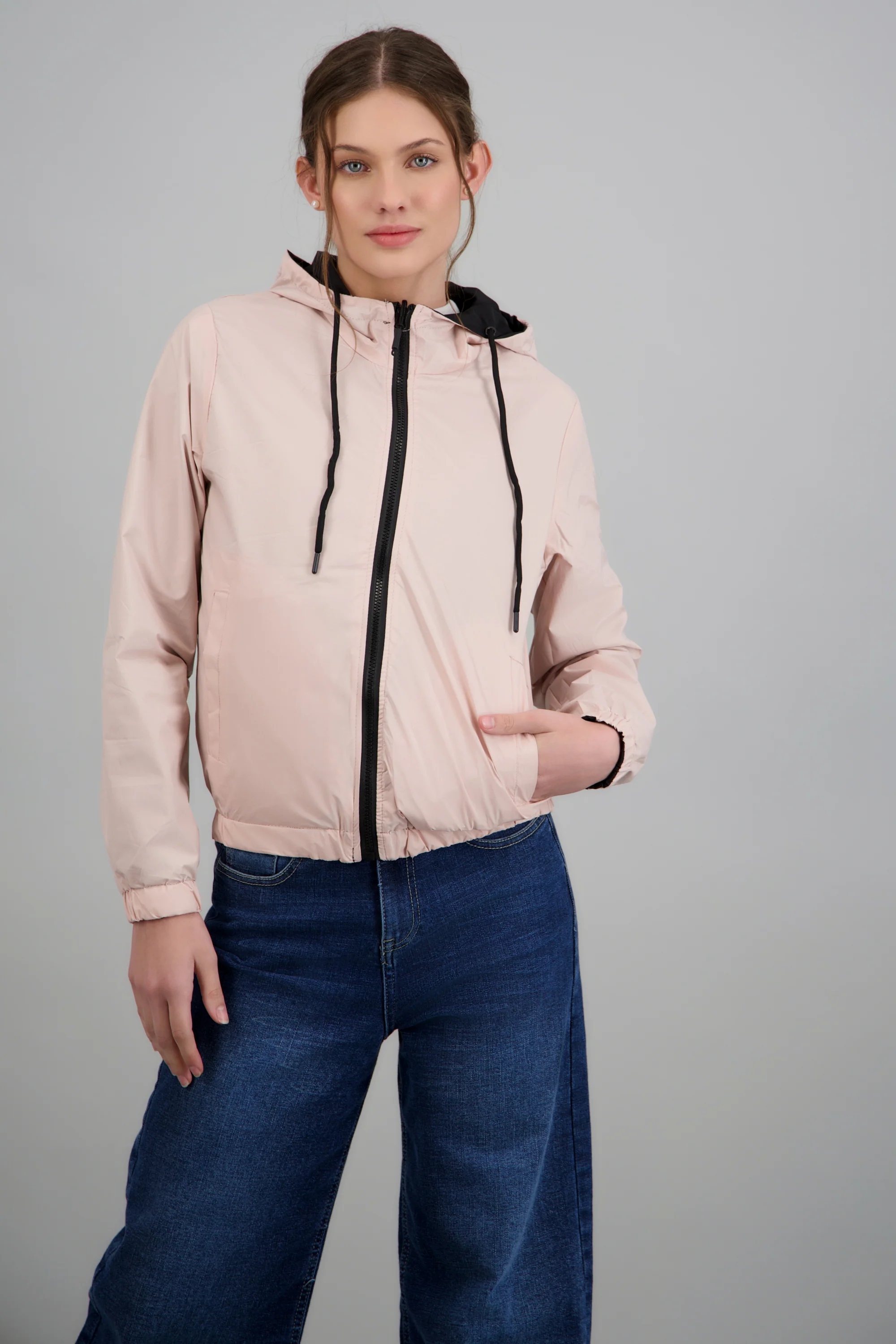 Chamarra ligera con gorro - Image 2