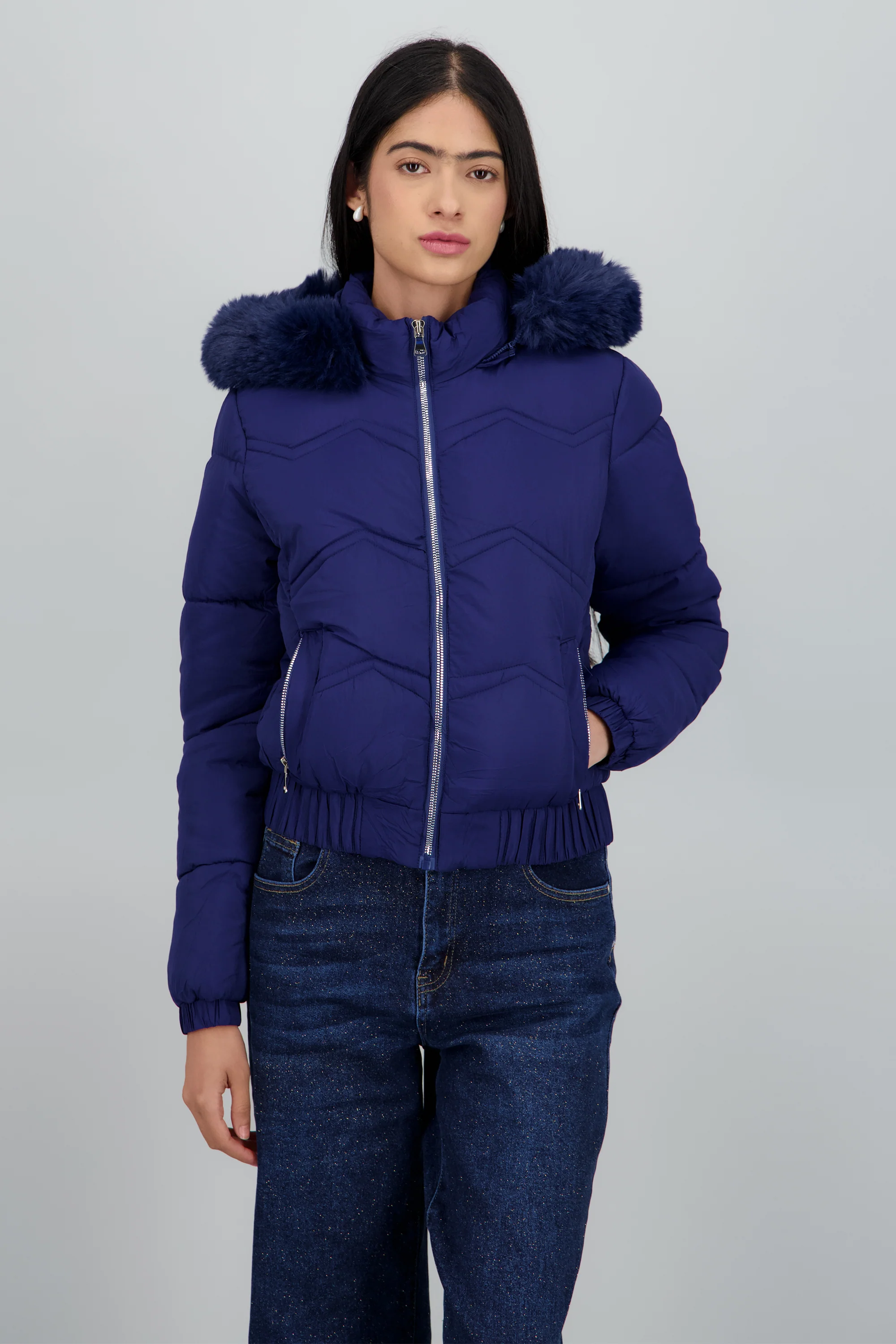 Chamarra puffer con peluche en gorro - Image 7
