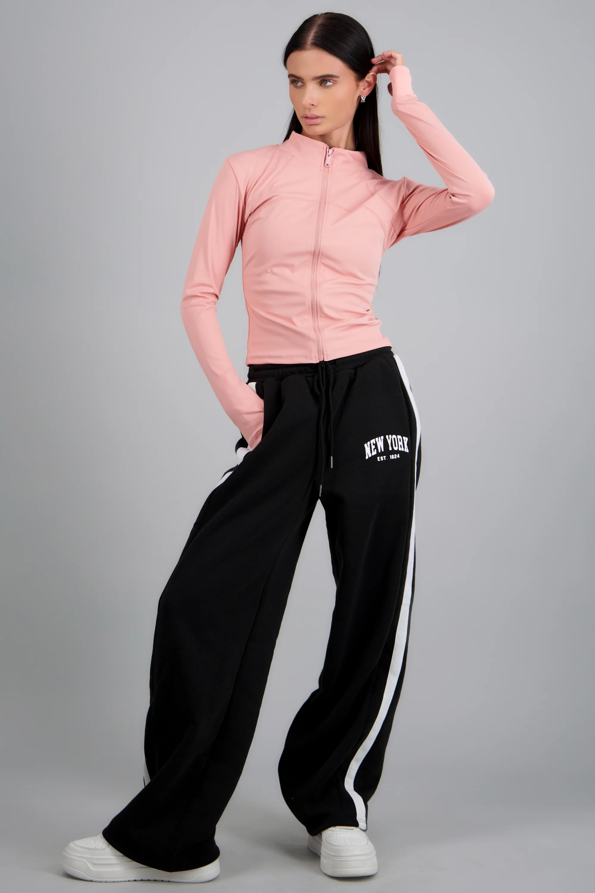Chamarra que define cuerpo sport - Image 2