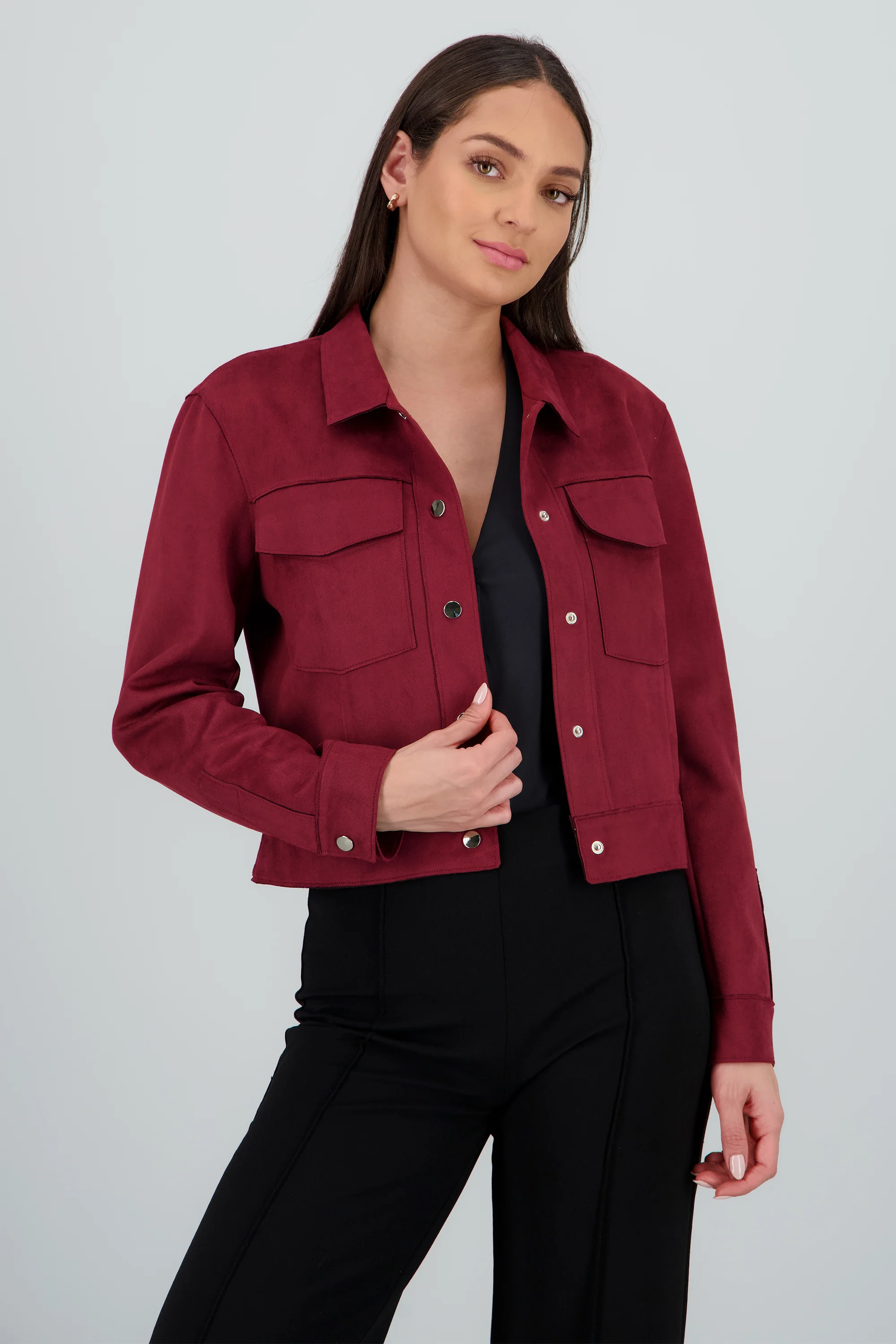 Chamarra suede corta con botones