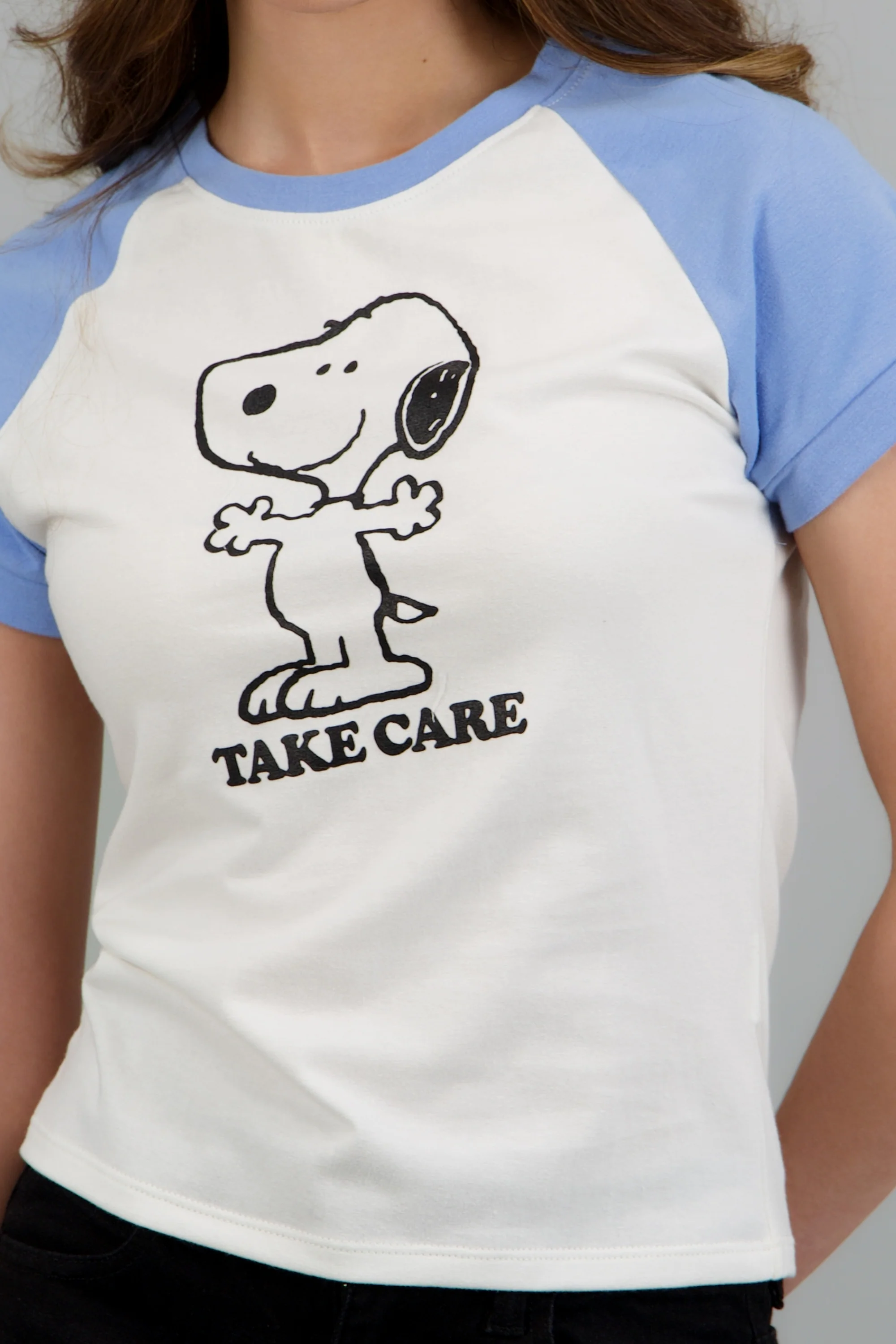 Crop Snoopy manga corta Contrastes - Image 5