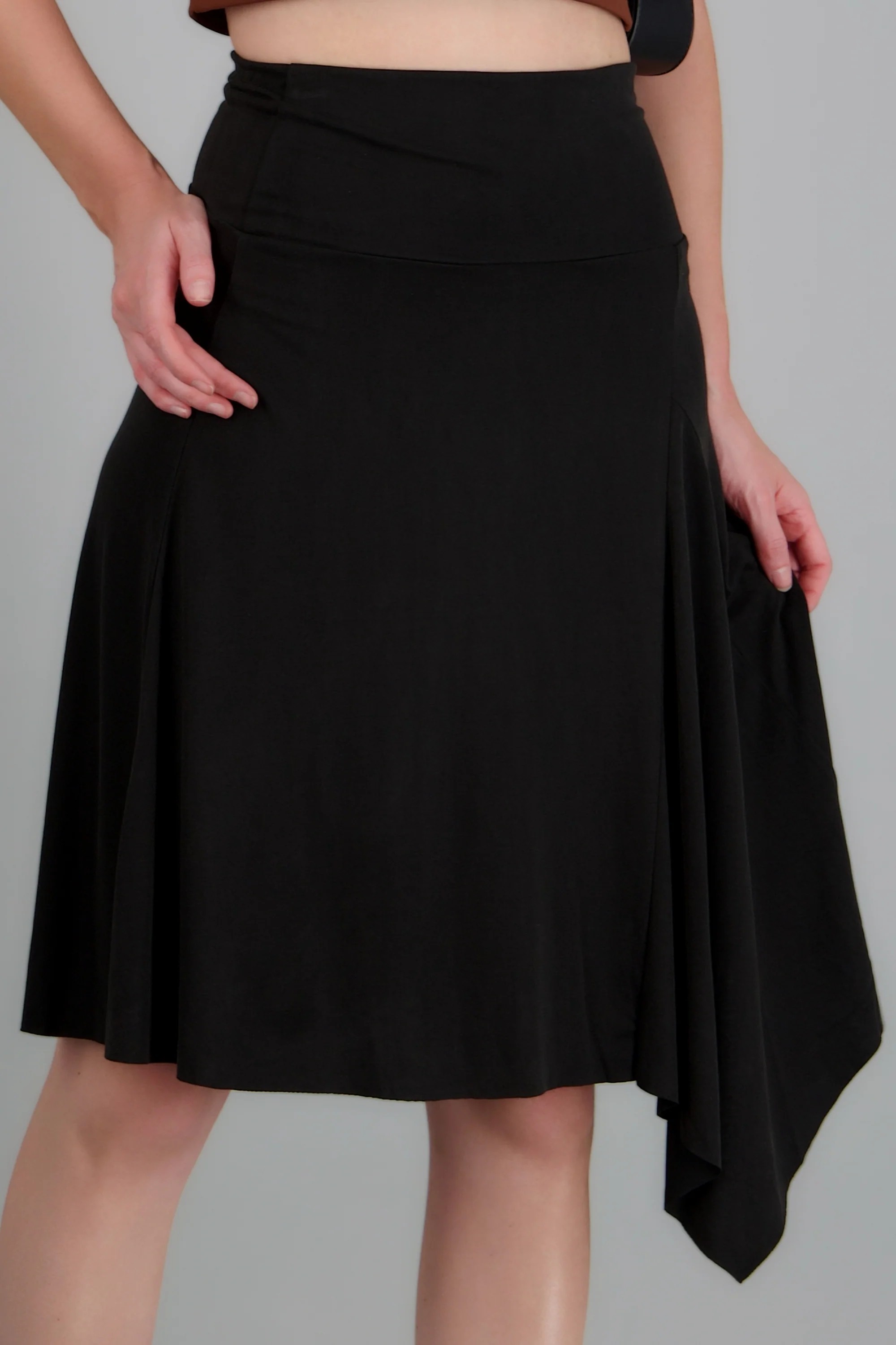 Falda asimétrica midi - Image 5