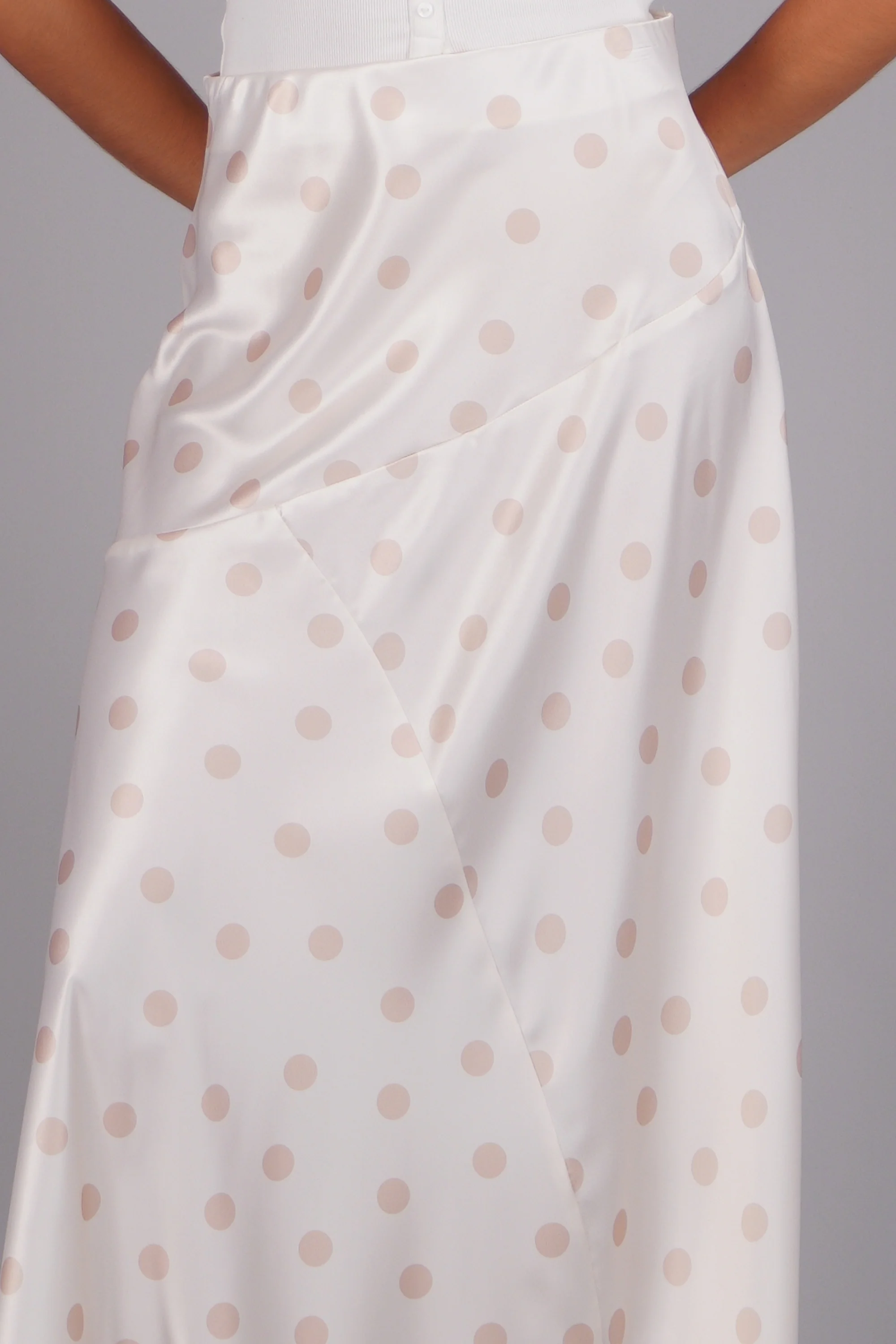 Falda midi de satin polka dots - Image 5