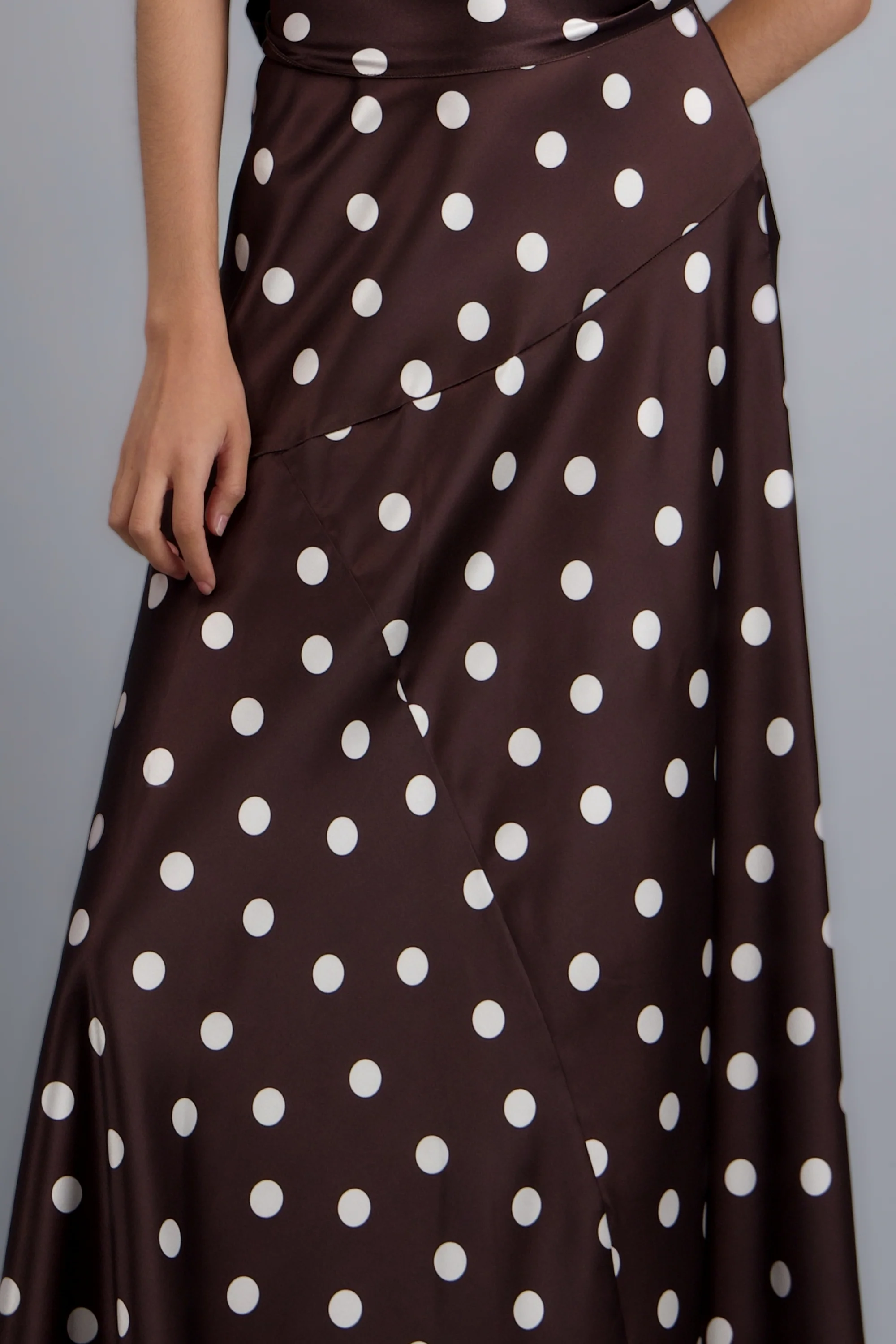 Falda midi de satin polka dots - Image 6