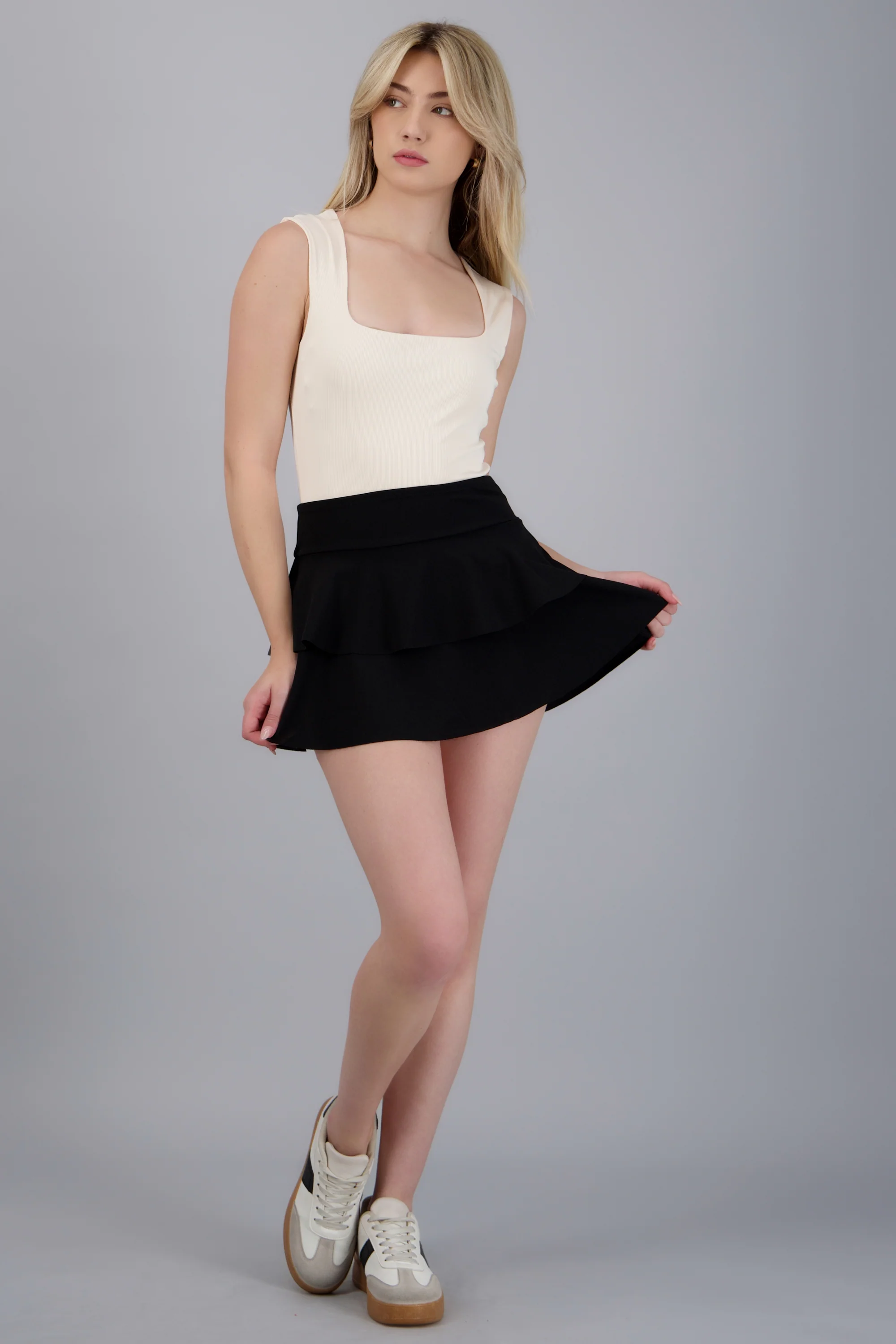 Falda mini doble olan