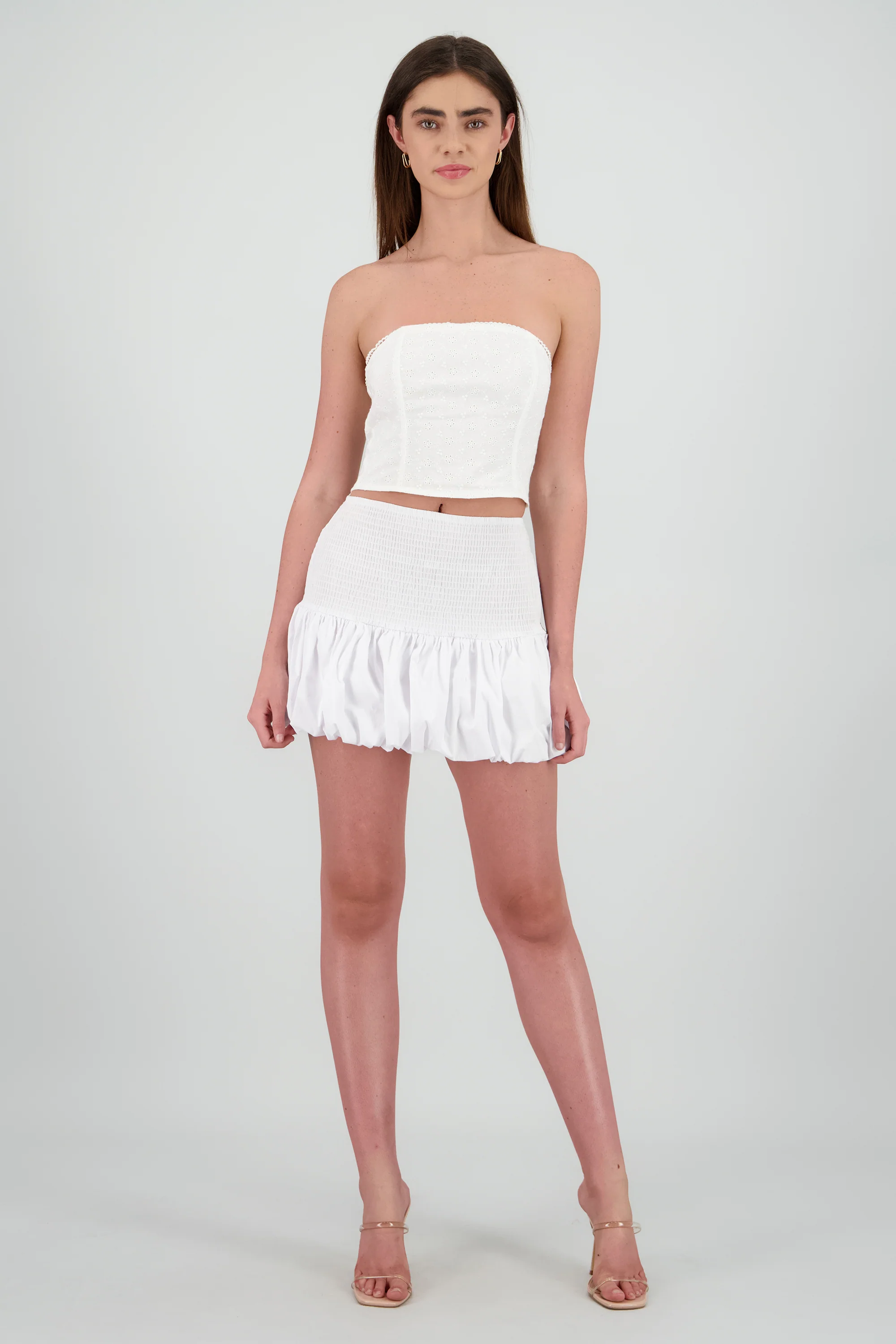 Falda mini globo con detalle de smock en pretina