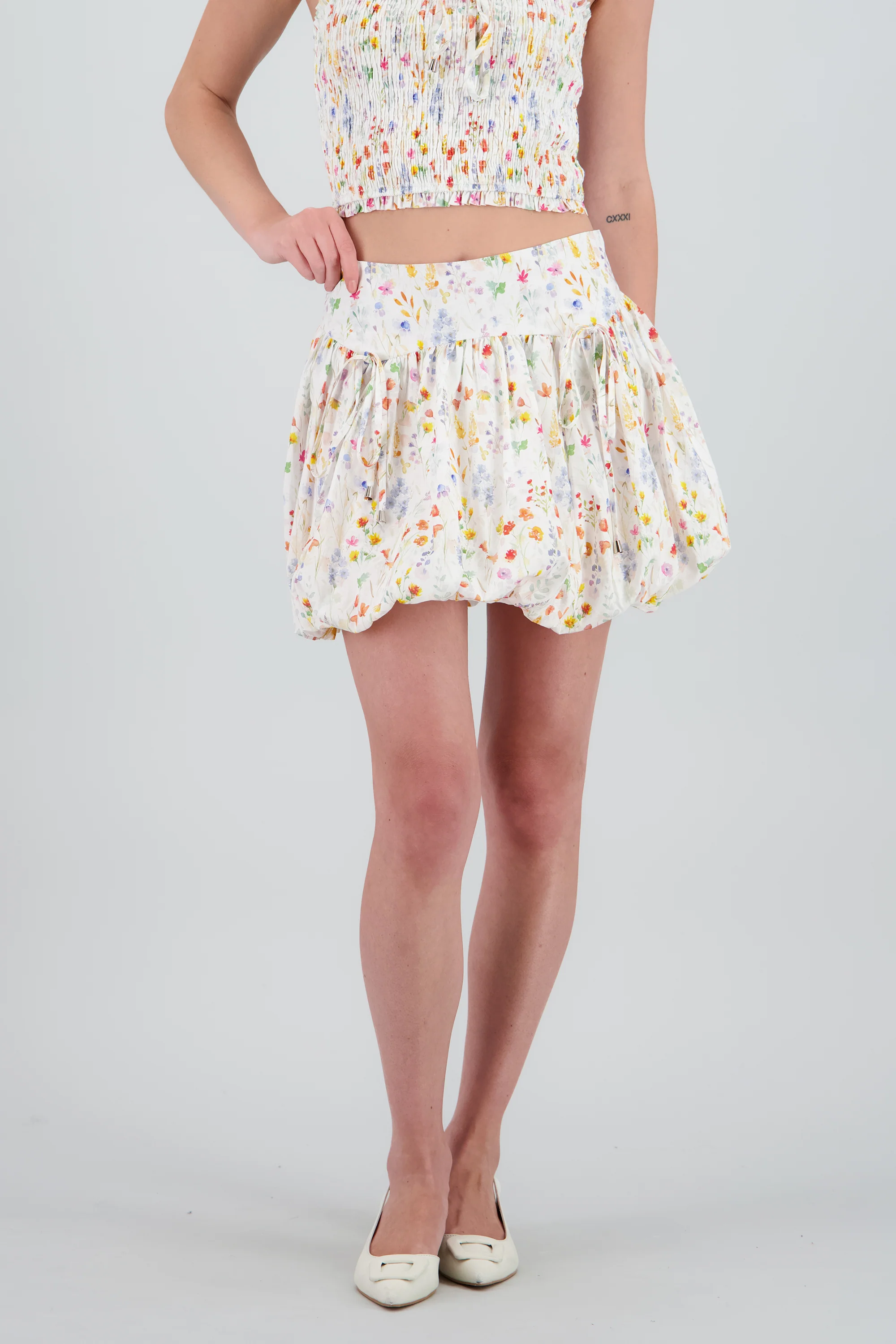 Falda mini globo estampado flores - Image 2