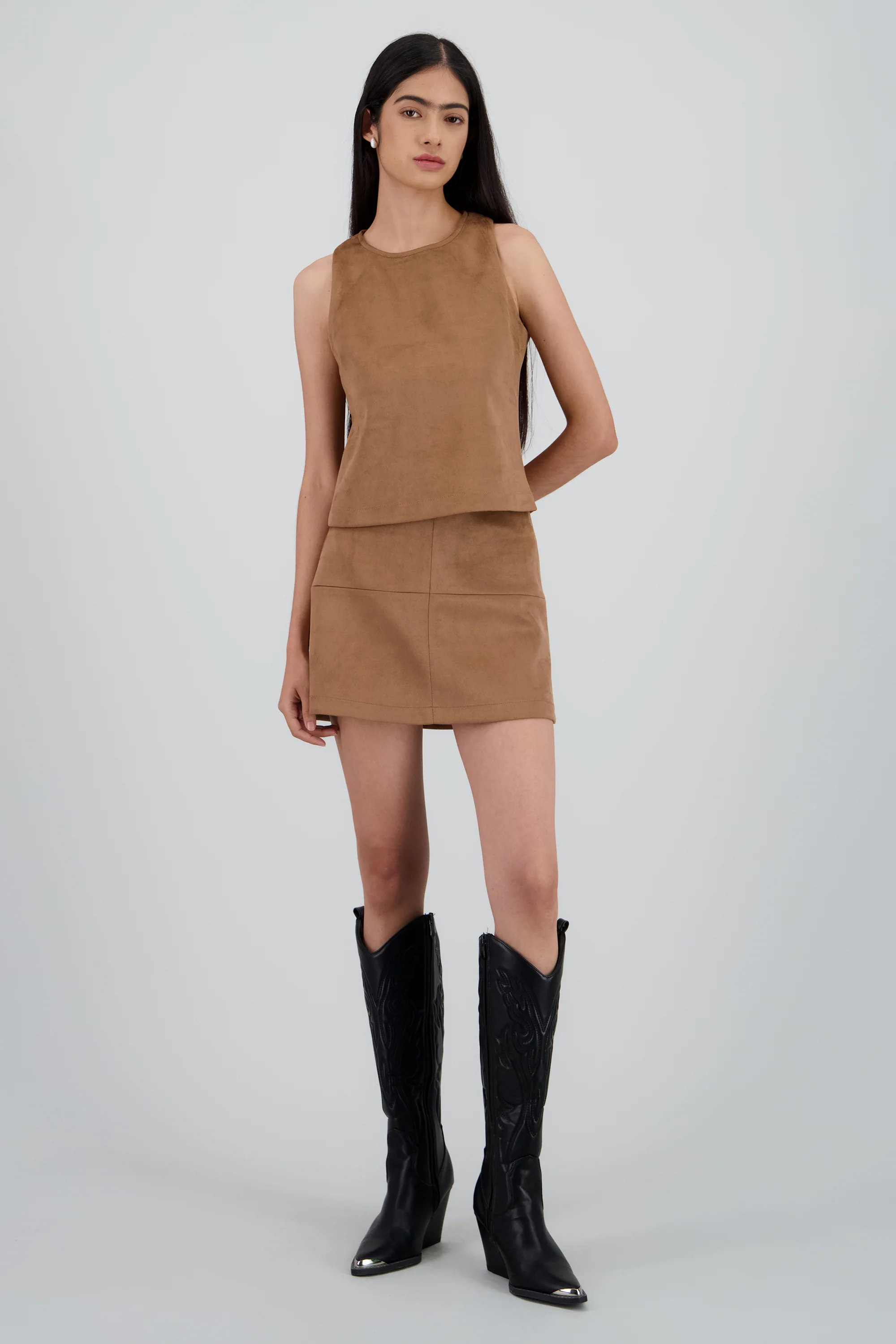 Falda mini suede detalle cortes
