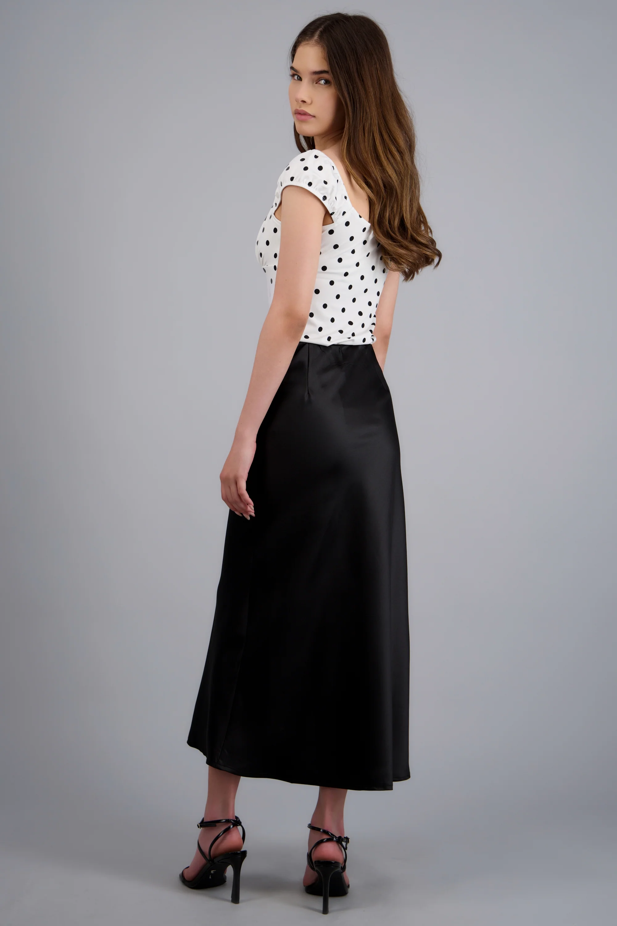 Falda satinada midi lisa - Image 6