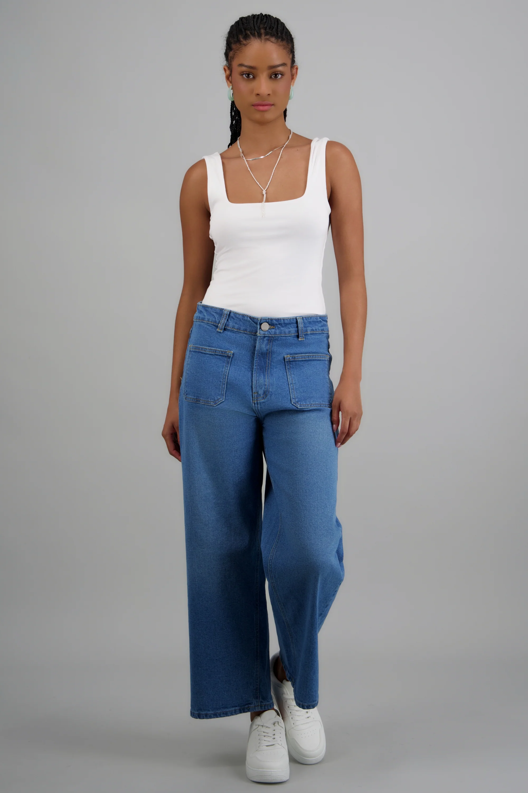 Jeans cropped bolsas parche
