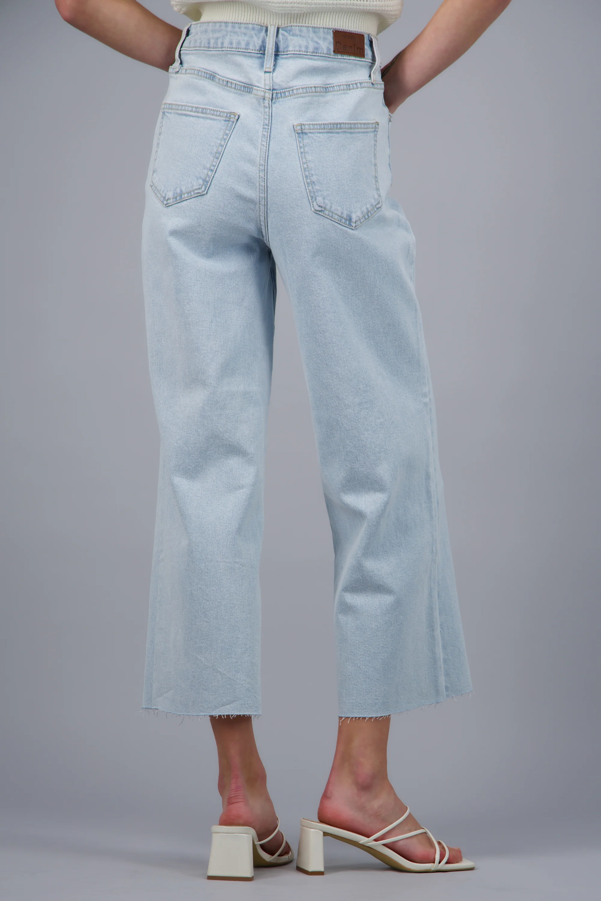 Jeans cropped al corte - Image 4