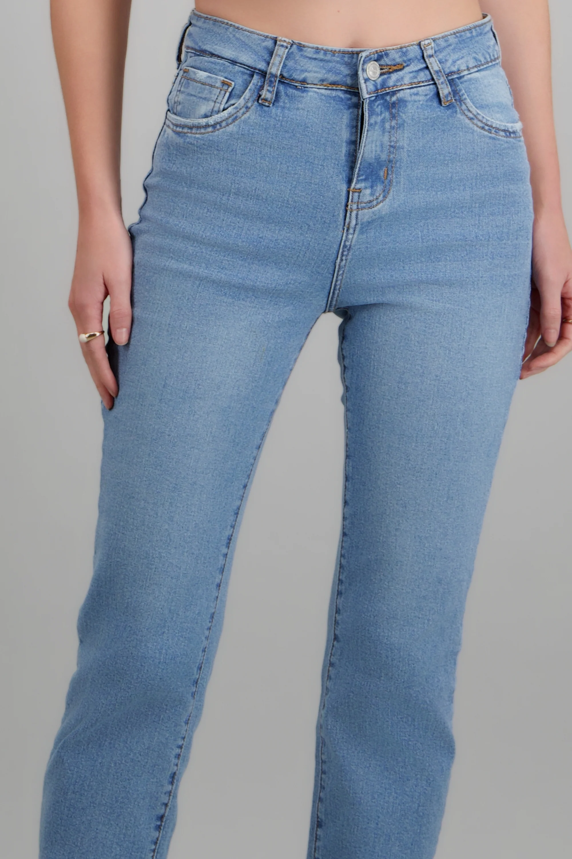 Jeans straight al corte - Image 2