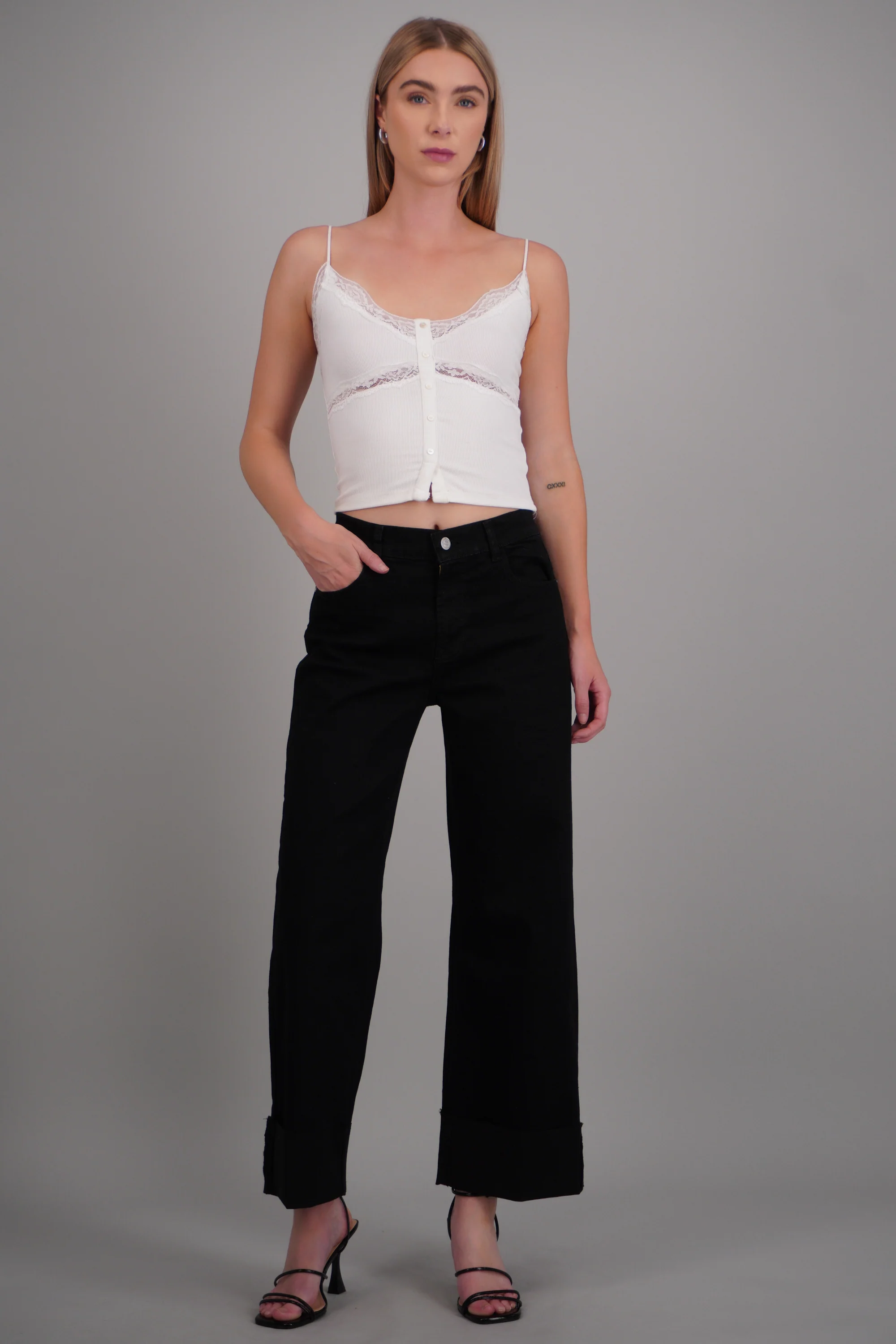 Jeans wide leg dobladillo